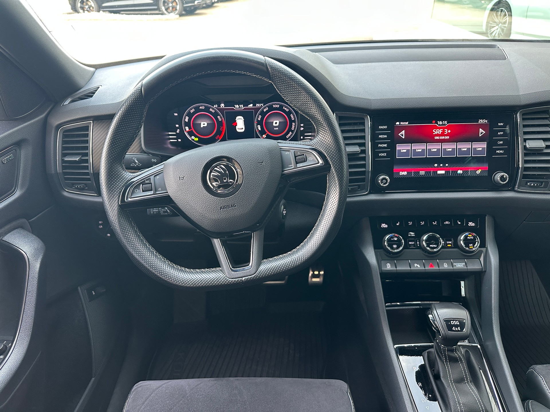 SKODA Kodiaq 2.0 TSI 4x4 Sport Line-image-13
