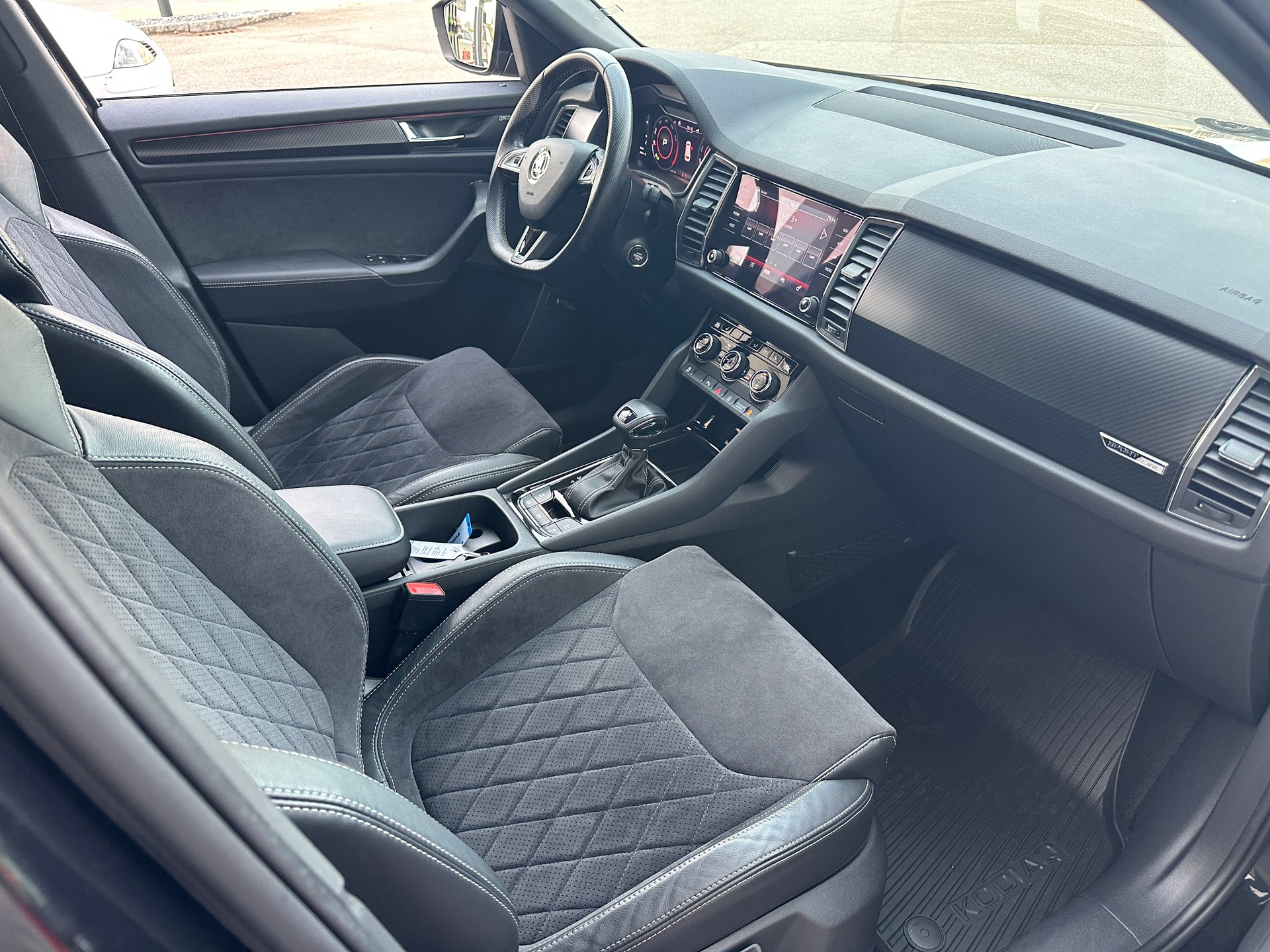 SKODA Kodiaq 2.0 TSI 4x4 Sport Line-image-5