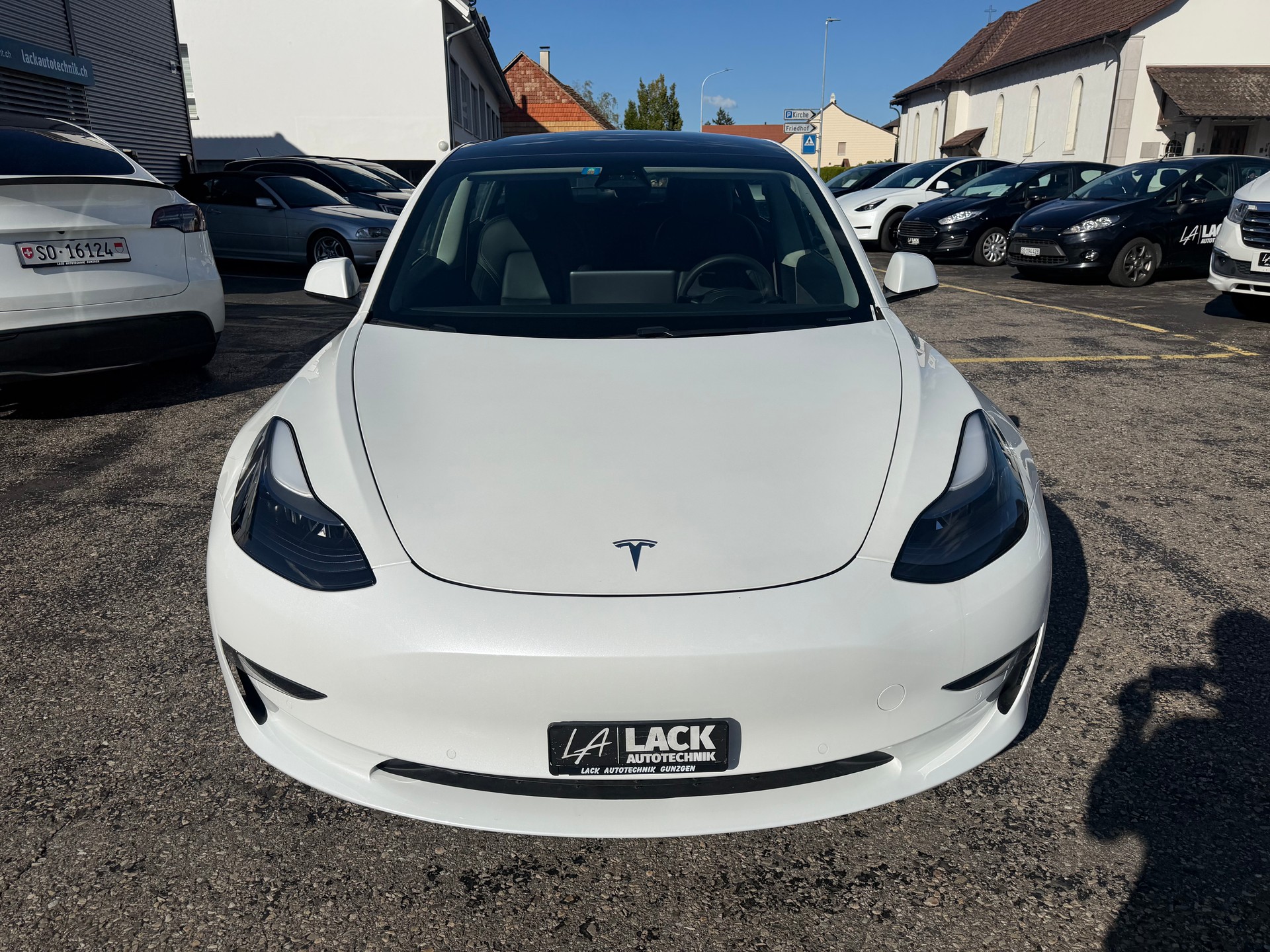 TESLA Model 3 Long Range Dual Motor AWD-showroom-element-3