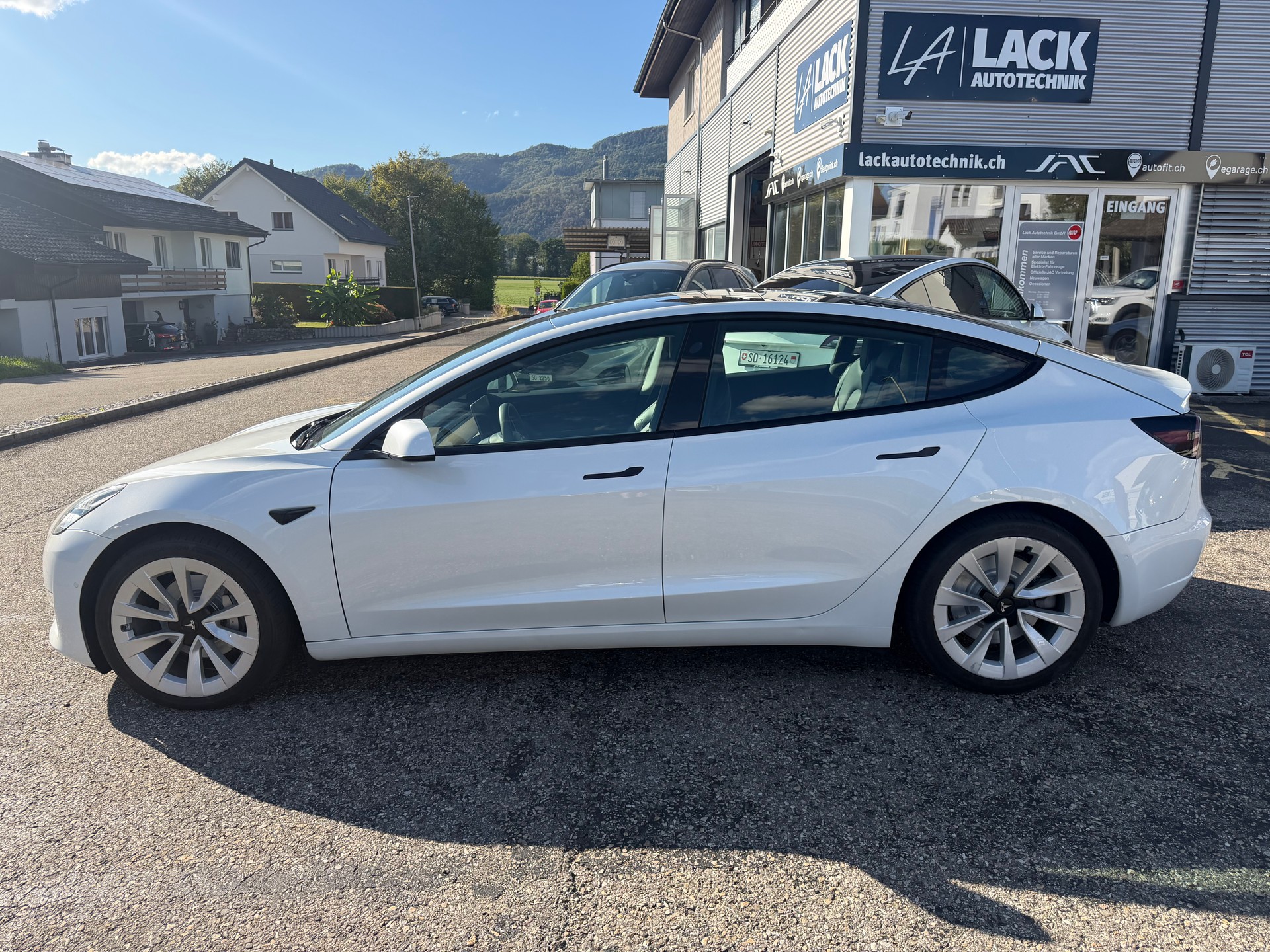 TESLA Model 3 Long Range Dual Motor AWD-image-10
