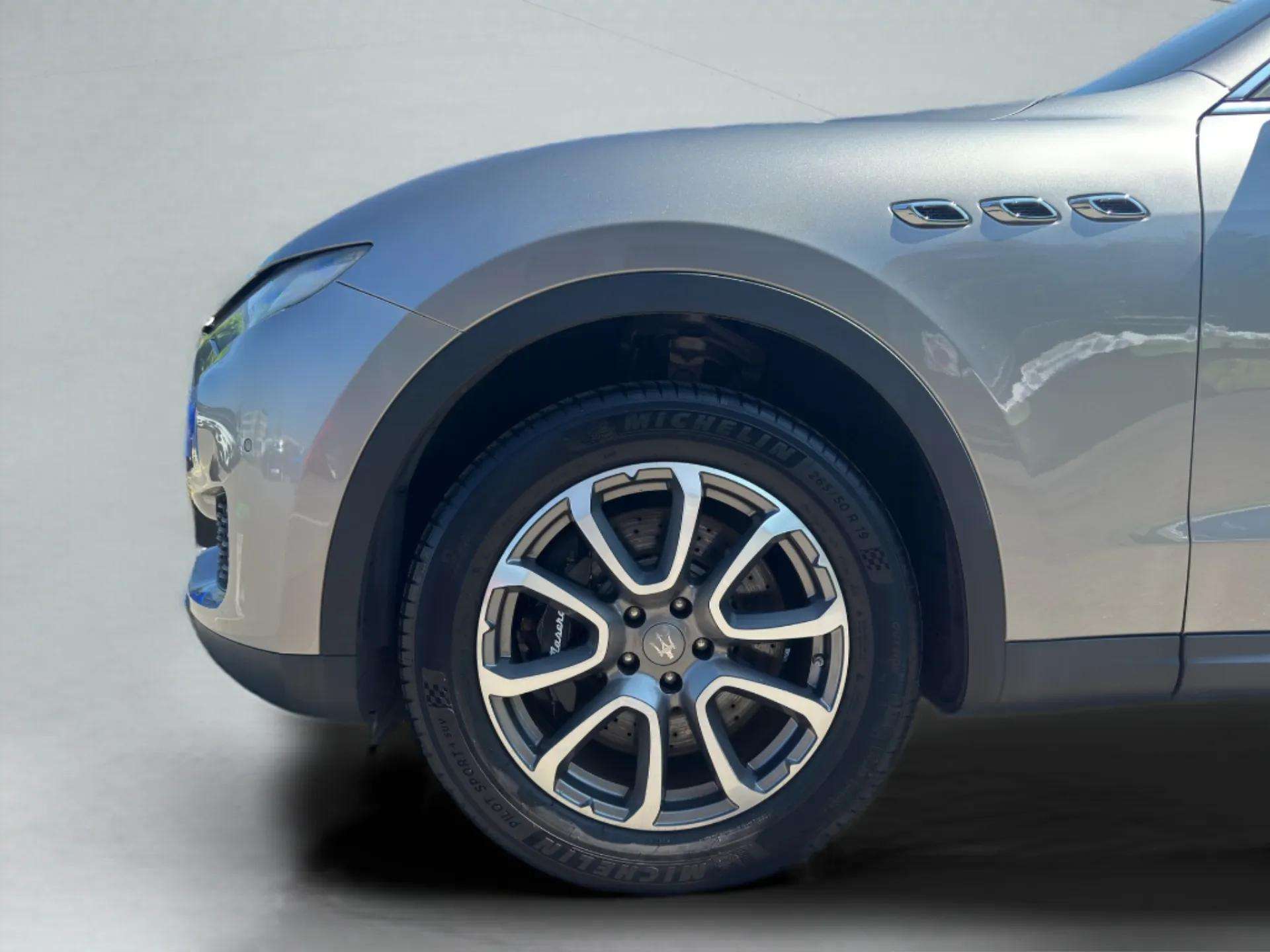 MASERATI Levante S 3.0 V6 Automatica-image-9
