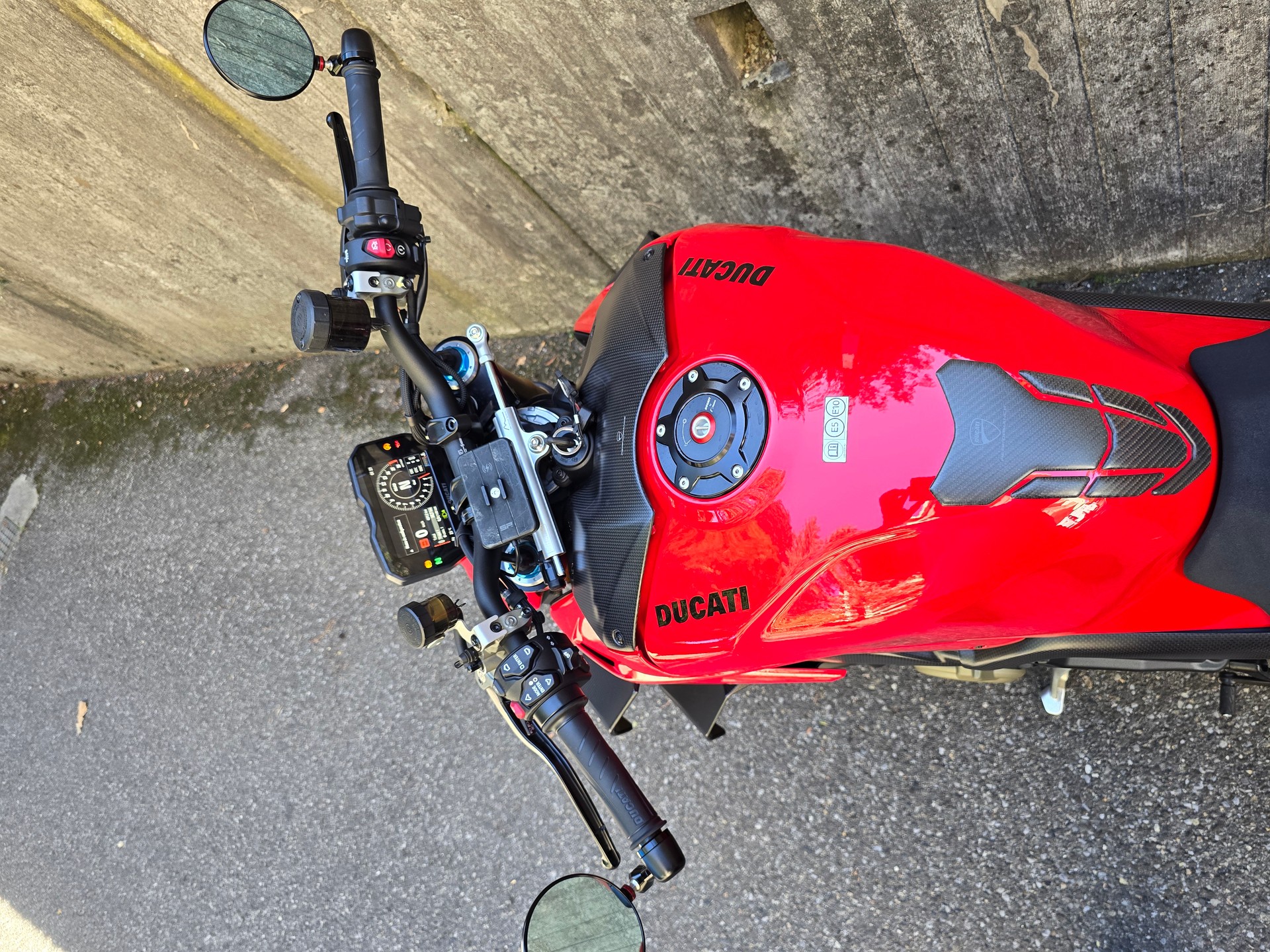 DUCATI Streetfighter V4 S-image-12