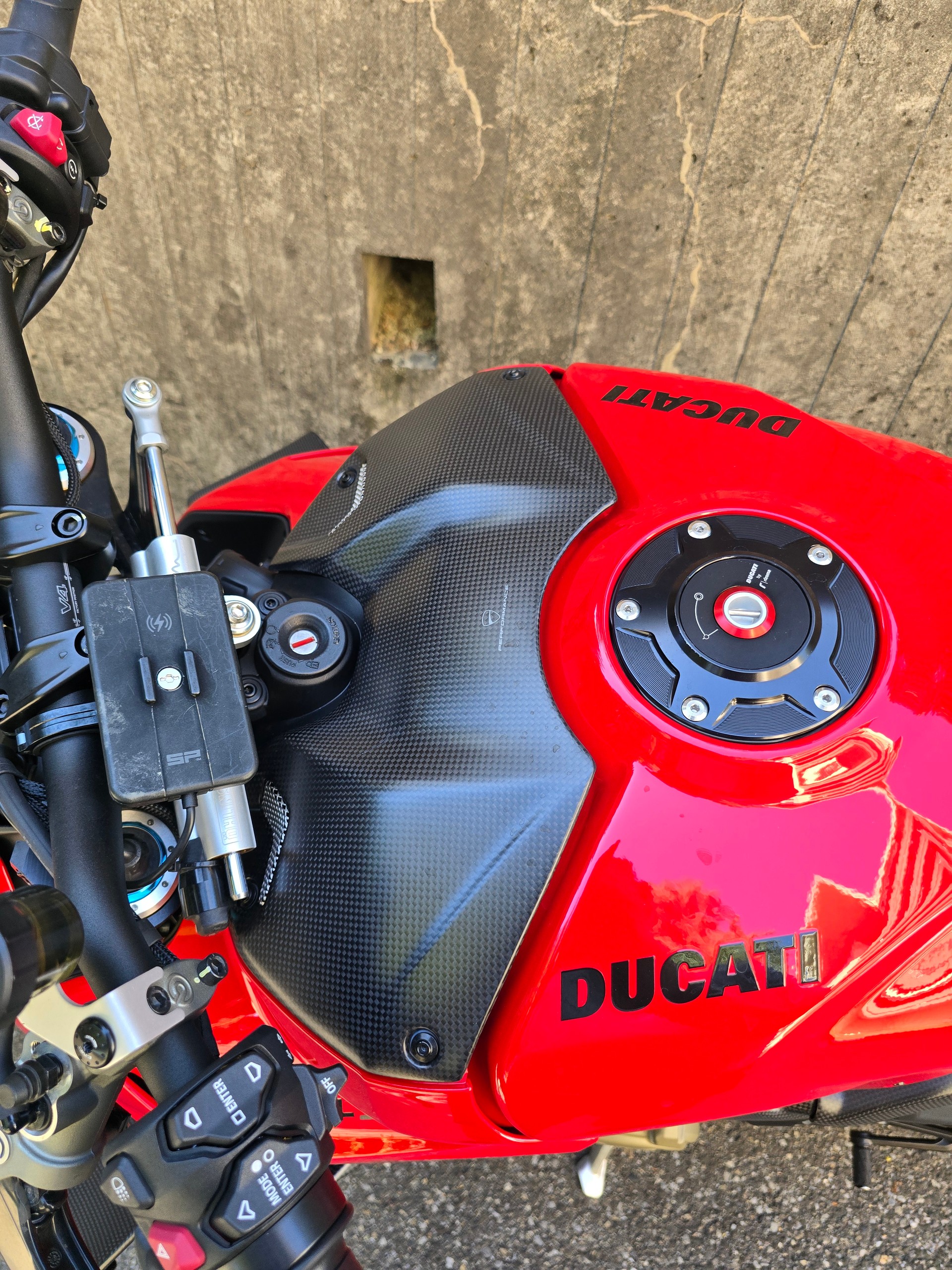 DUCATI Streetfighter V4 S-image-11