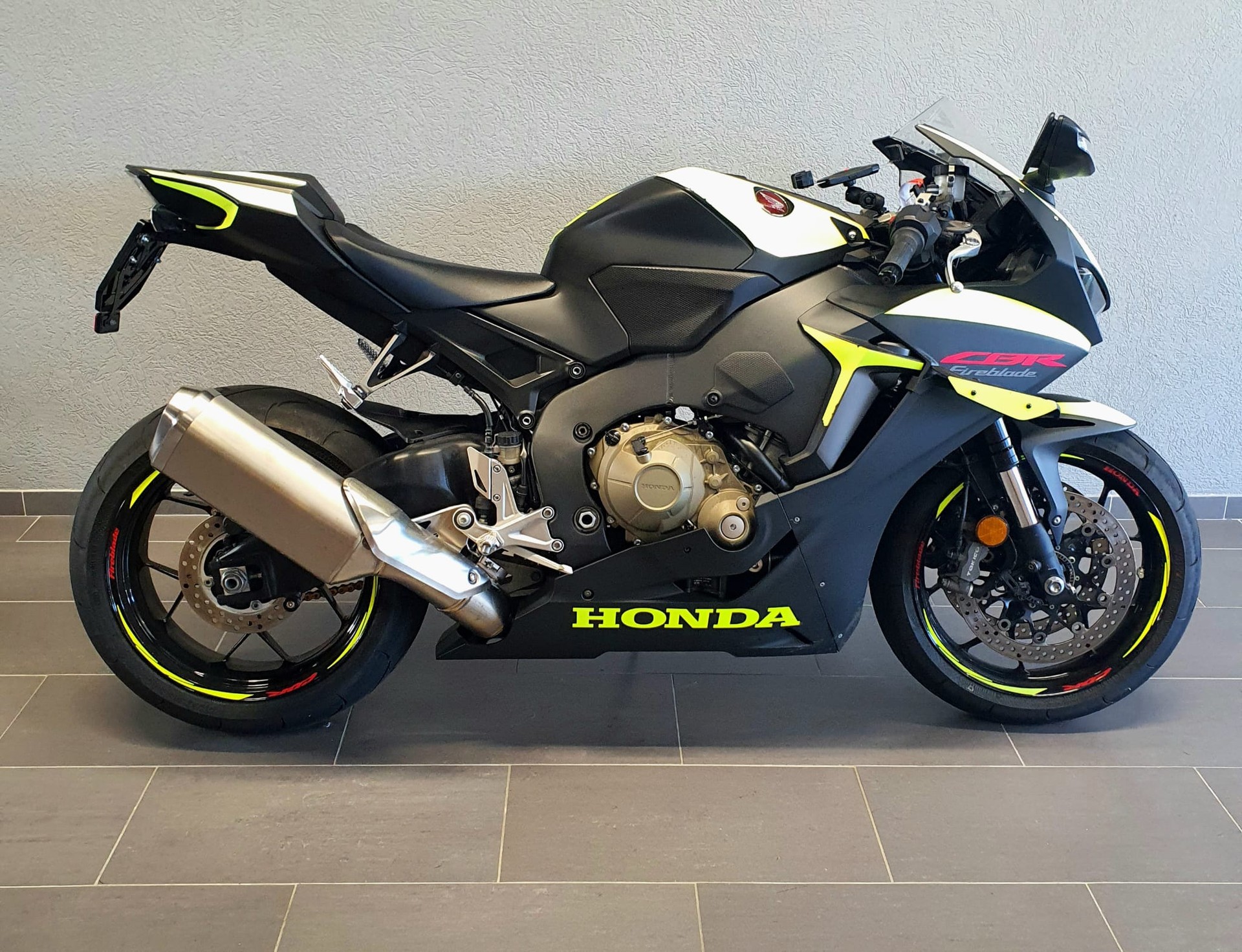 HONDA CBR 1000 RR ABS-image-1