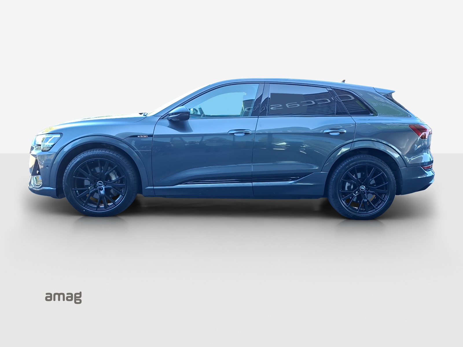 AUDI e-tron 55 S Line Black Edition quattro-showroom-element-1