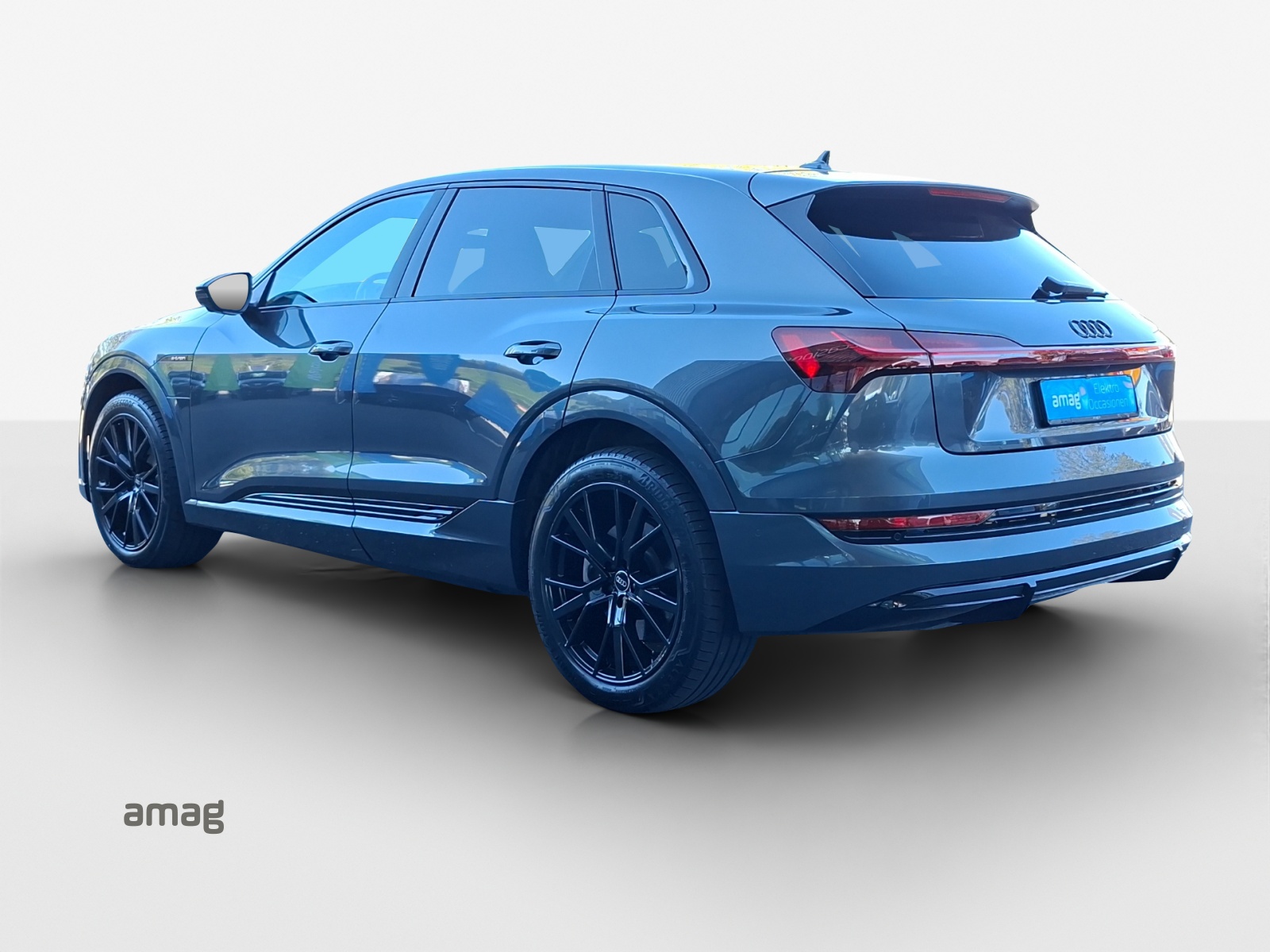 AUDI e-tron 55 S Line Black Edition quattro-showroom-element-2