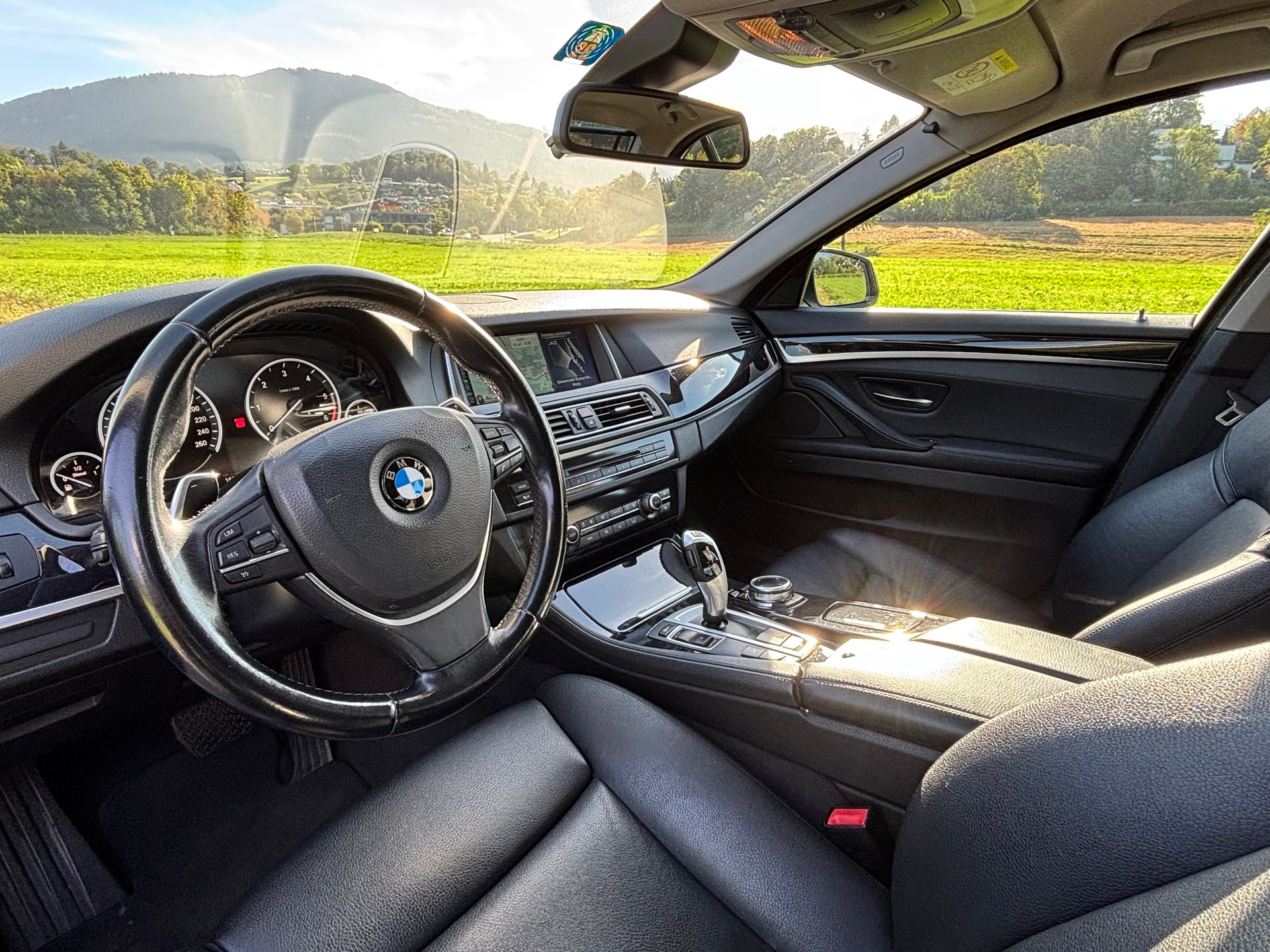 BMW 520d xDrive-image-11