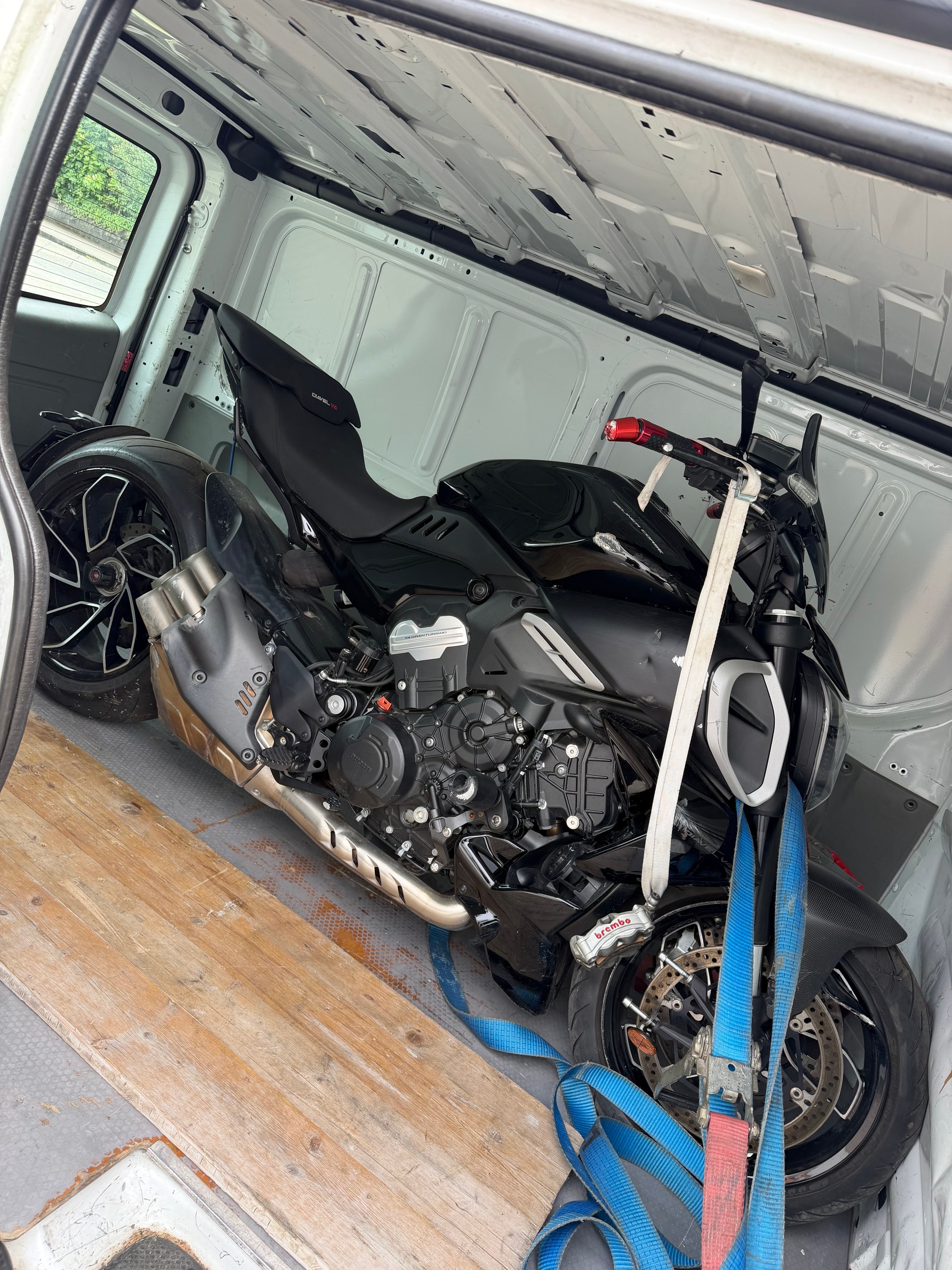 DUCATI Diavel V4-image-6