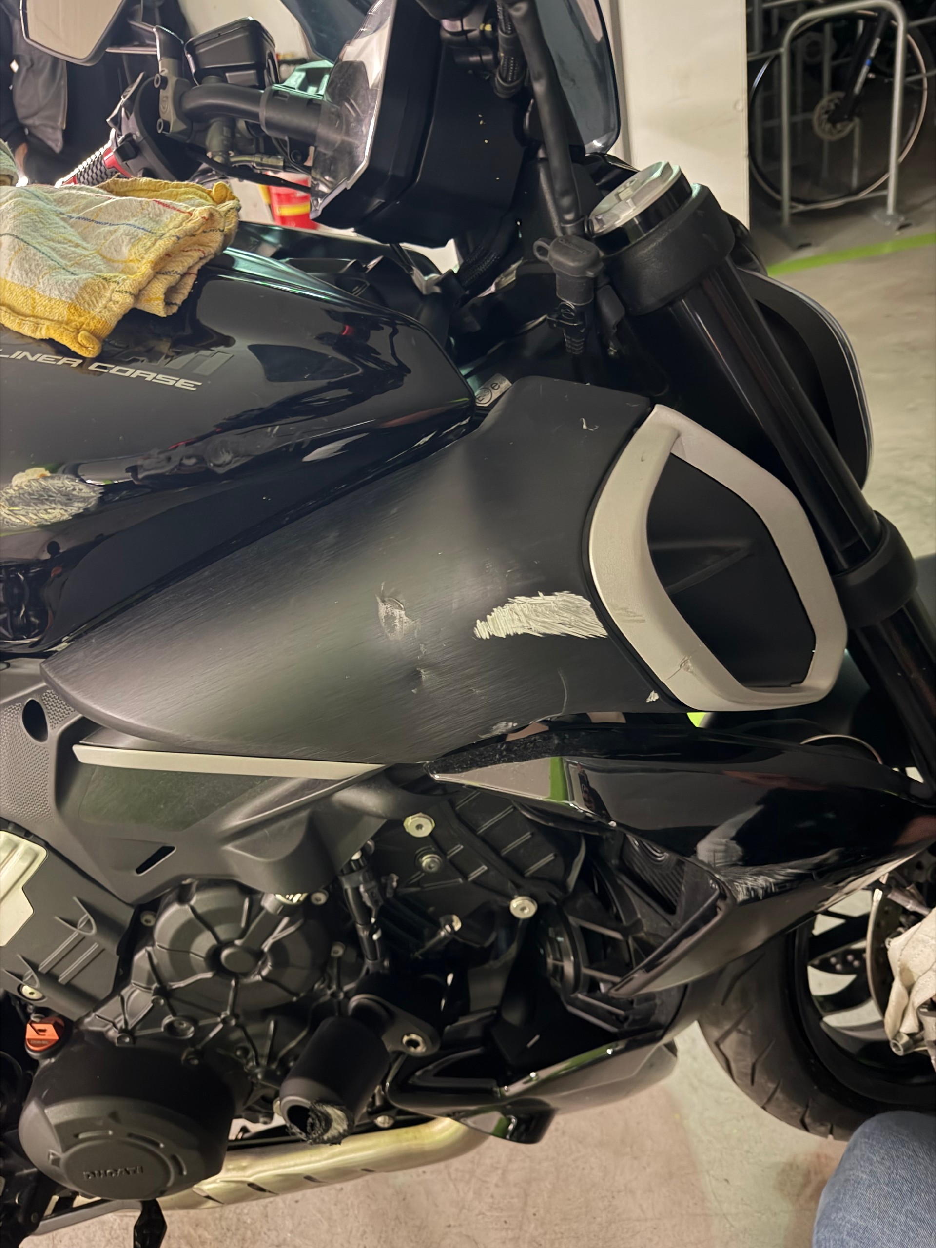 DUCATI Diavel V4-image-3