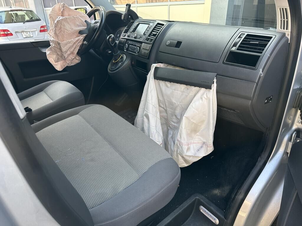 VW Caravelle-image-12