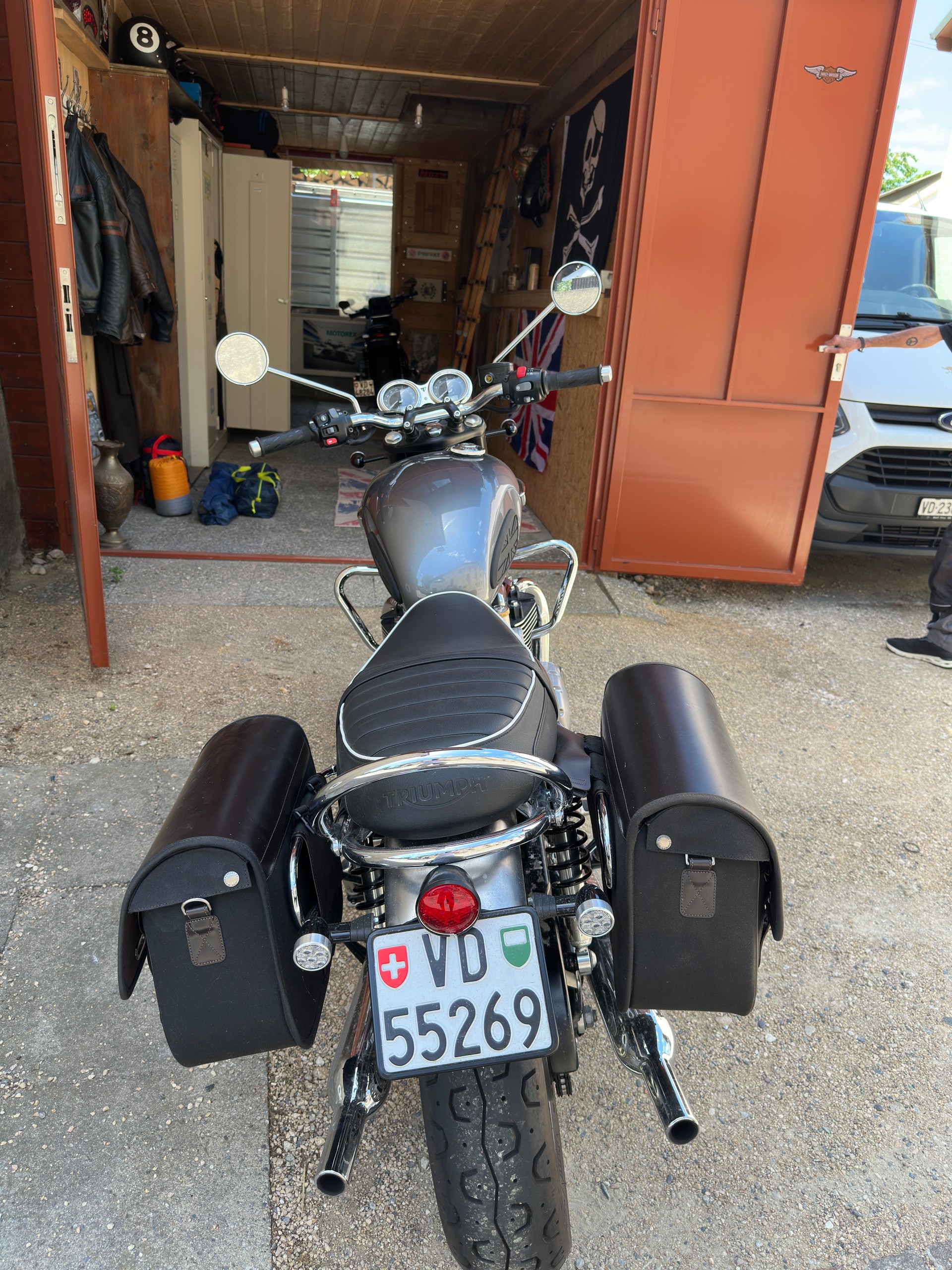 TRIUMPH Bonneville T120 ABS-image-2