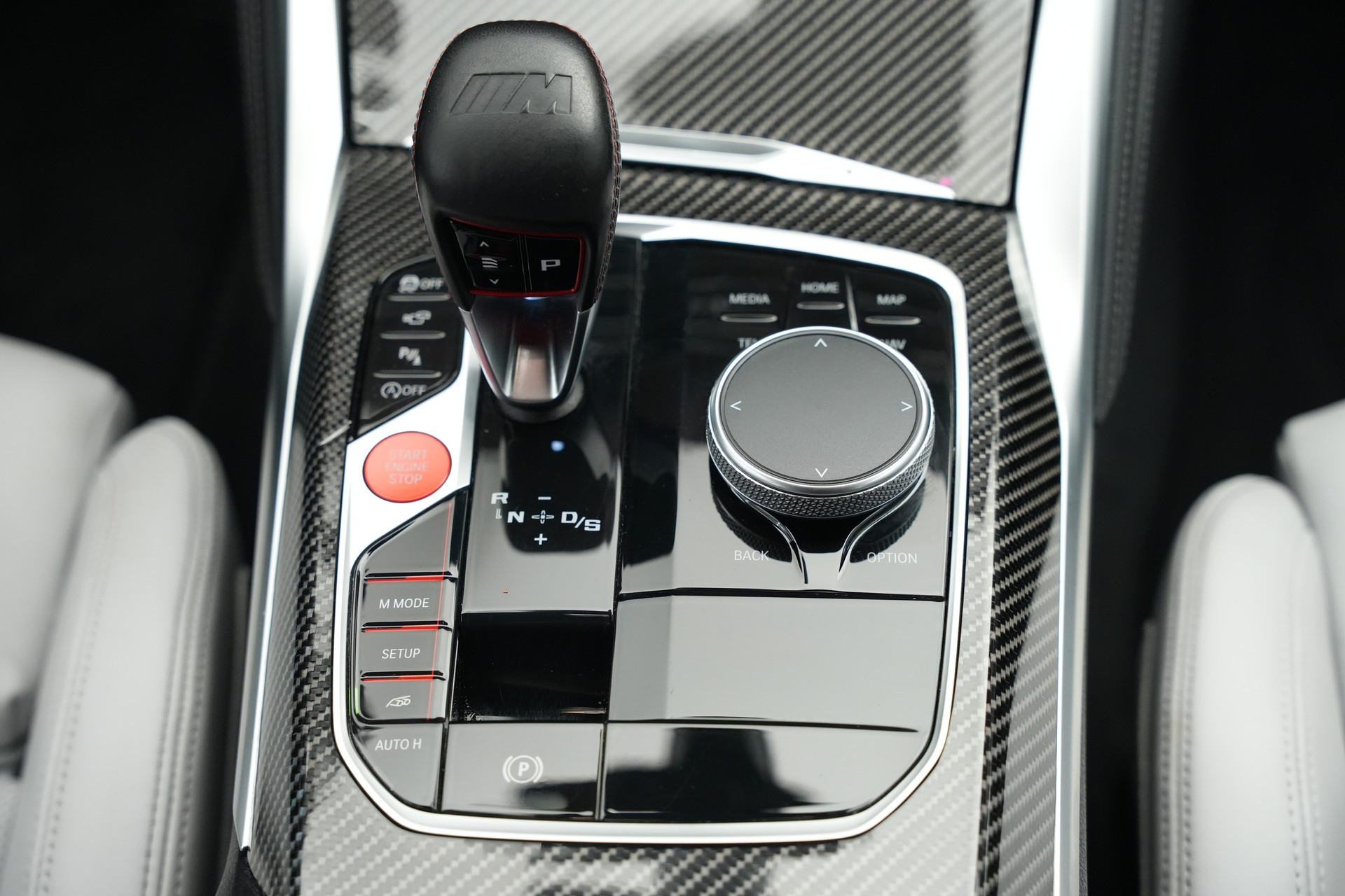BMW M3 Competition M xDrive *Keramik* *Carbon* *CH-Fahrzeug*-image-33