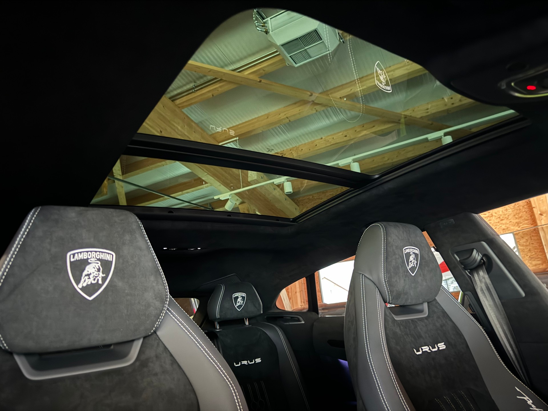 LAMBORGHINI URUS Performante-image-8