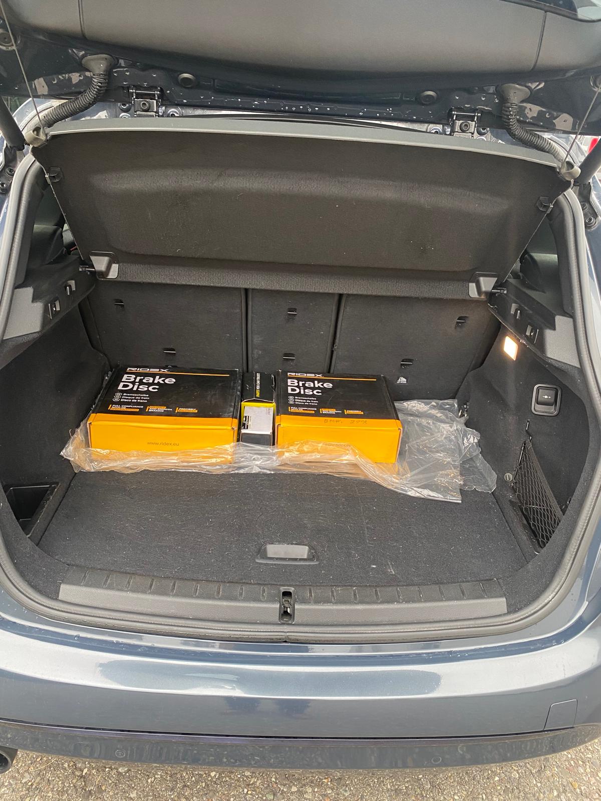 BMW 218i Active Tourer Steptronic-image-11