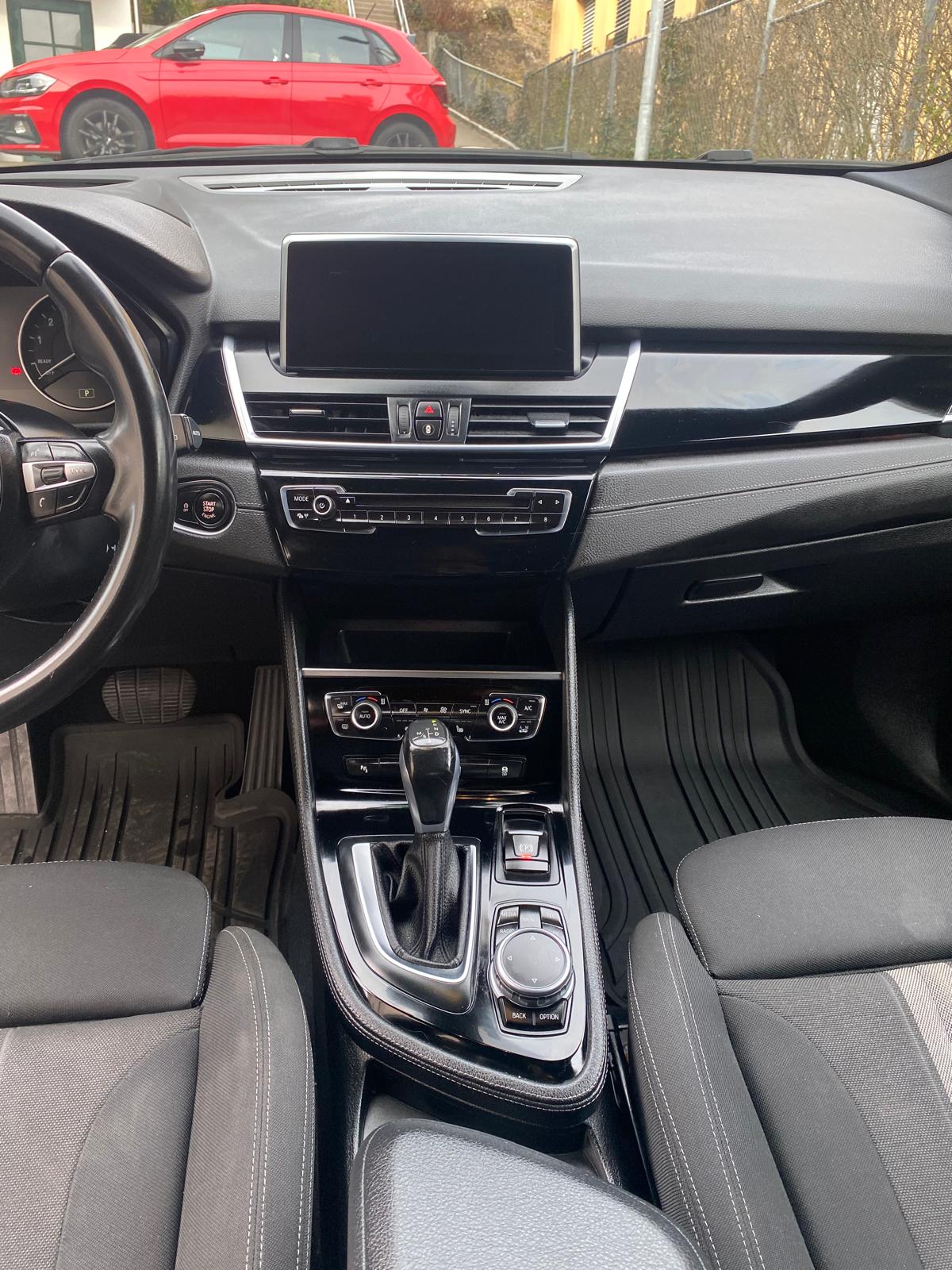 BMW 218i Active Tourer Steptronic-image-8