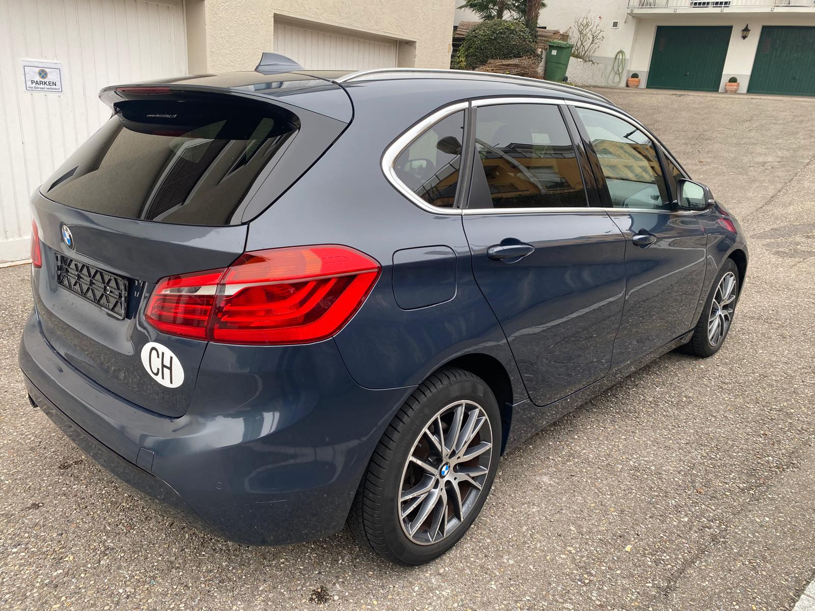 BMW 218i Active Tourer Steptronic-image-4