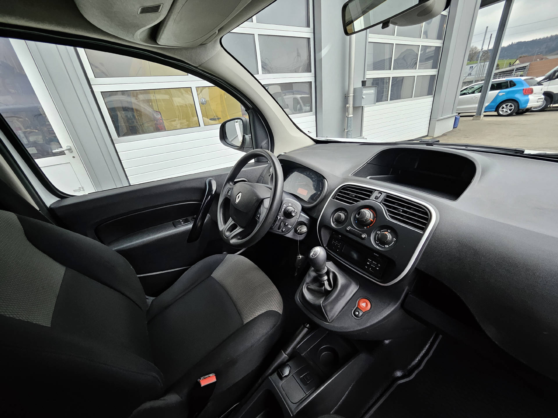 RENAULT KANGOO Expr. Maxi 1.5 dCi 95 Business S/S * 6 - Gangschaltung * Klima * Tempomat *-image-15