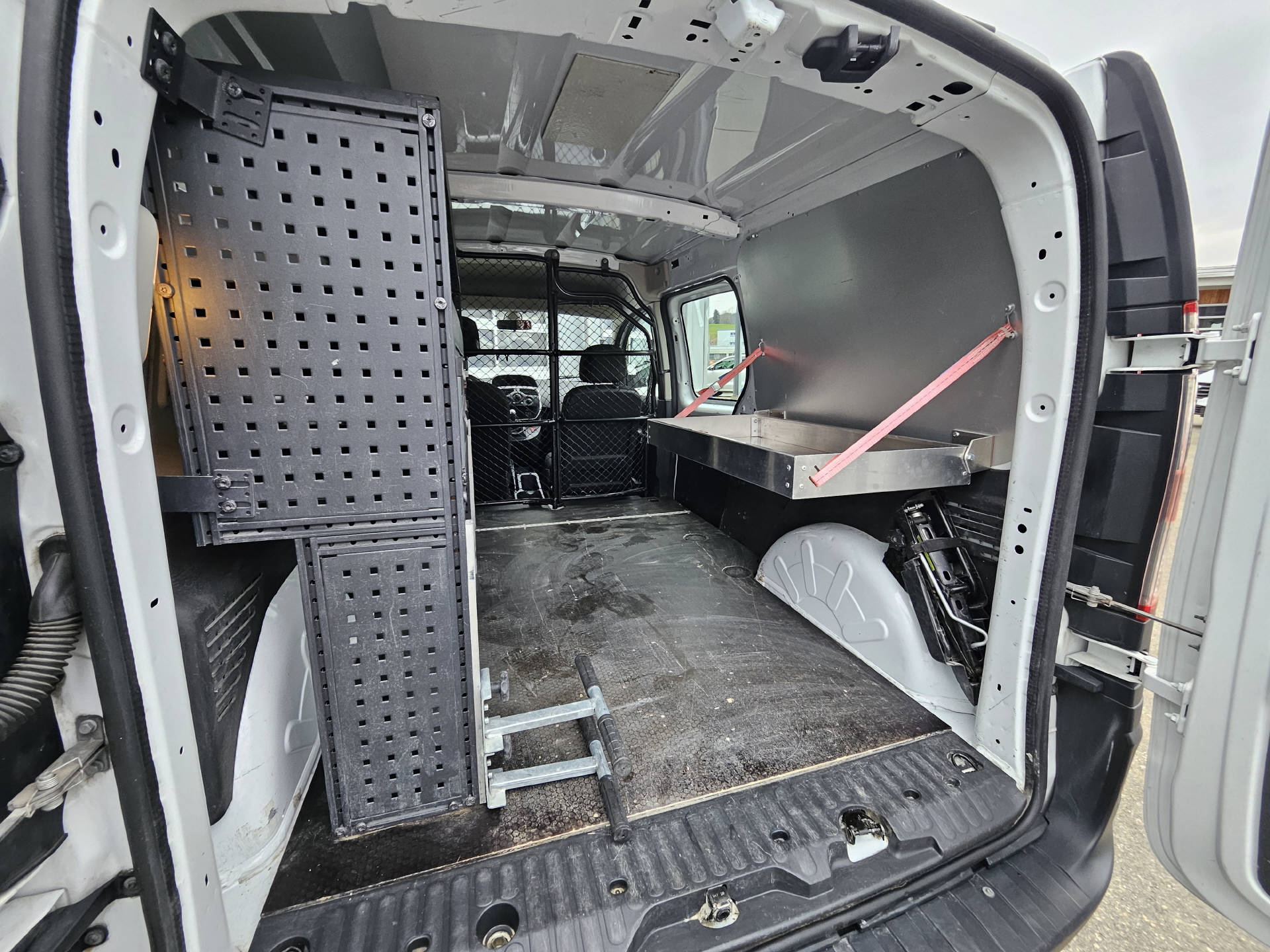RENAULT KANGOO Expr. Maxi 1.5 dCi 95 Business S/S * 6 - Gangschaltung * Klima * Tempomat *-image-6