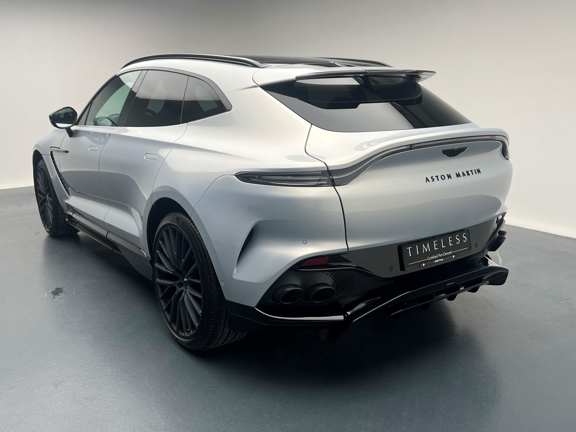 ASTON MARTIN DBX 707 4.0 V8 Bi-Turbo-showroom-element-2