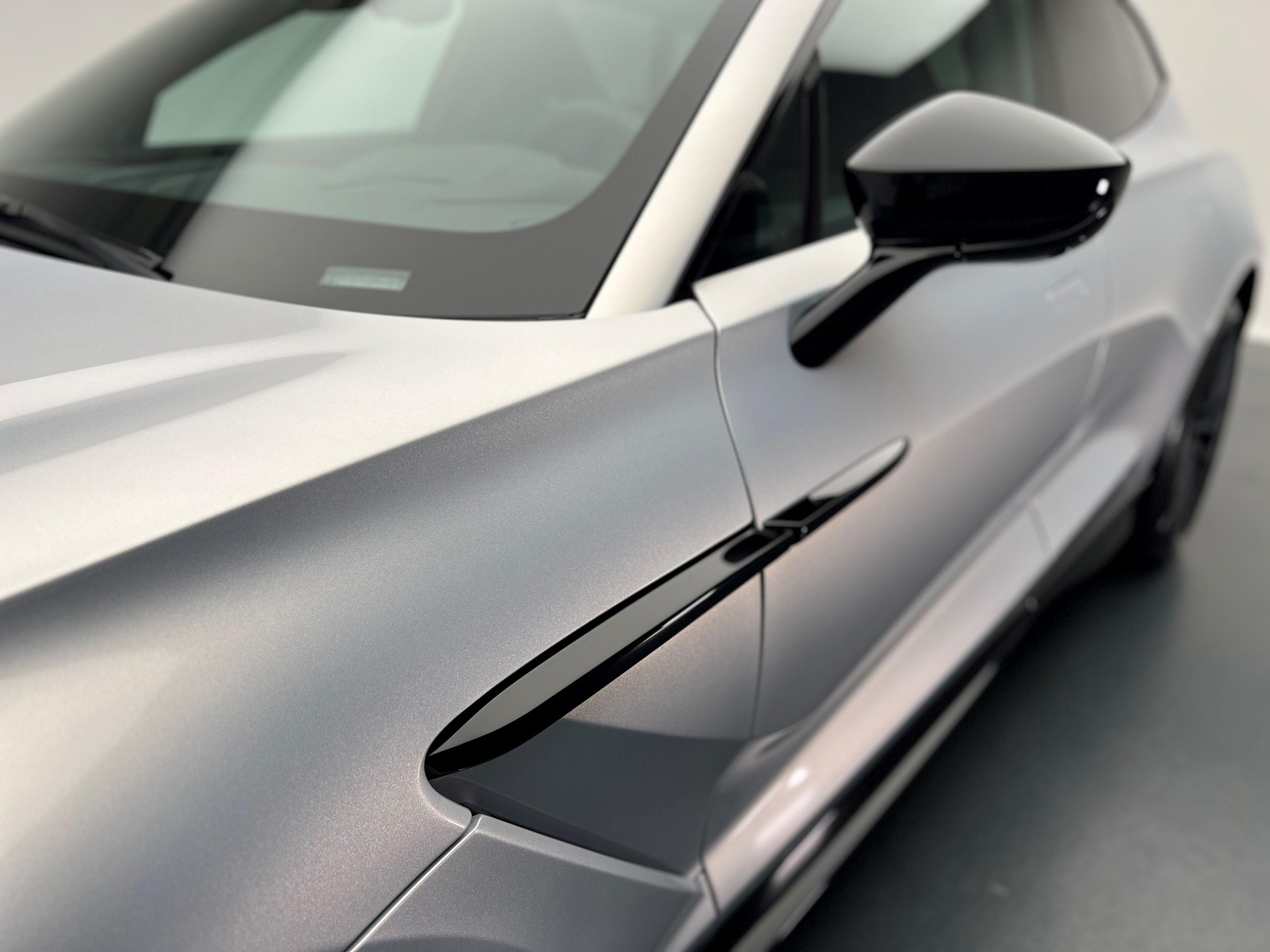 ASTON MARTIN DBX 707 4.0 V8 Bi-Turbo-image-18