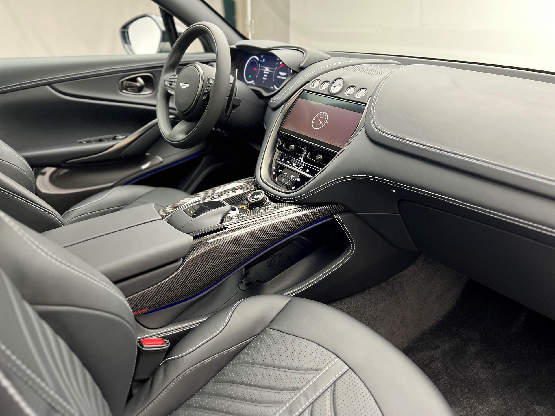 ASTON MARTIN DBX 707 4.0 V8 Bi-Turbo-image-10