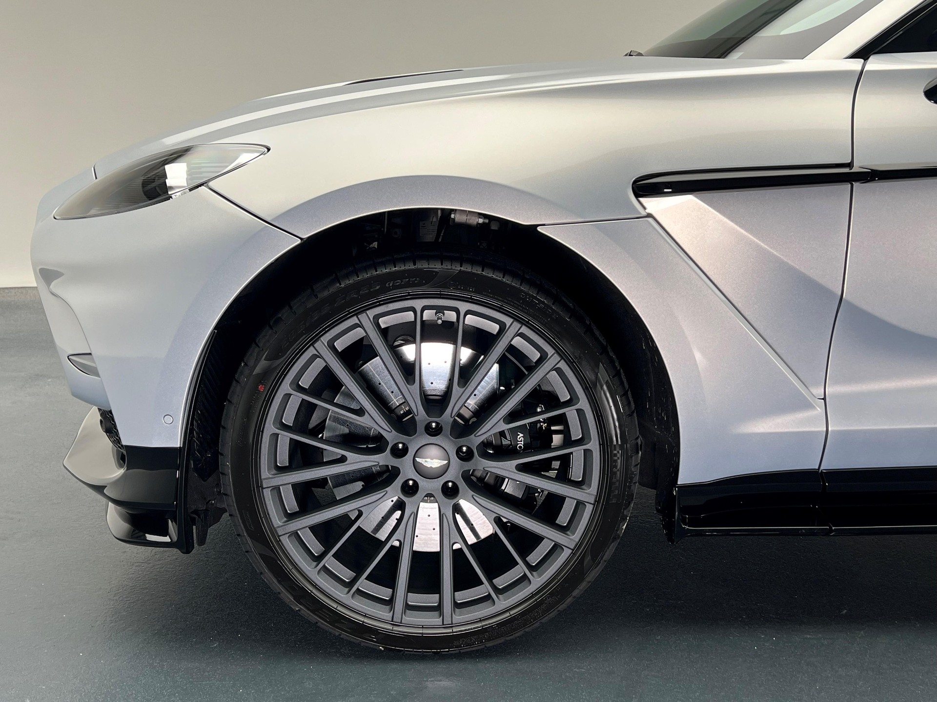 ASTON MARTIN DBX 707 4.0 V8 Bi-Turbo-image-20