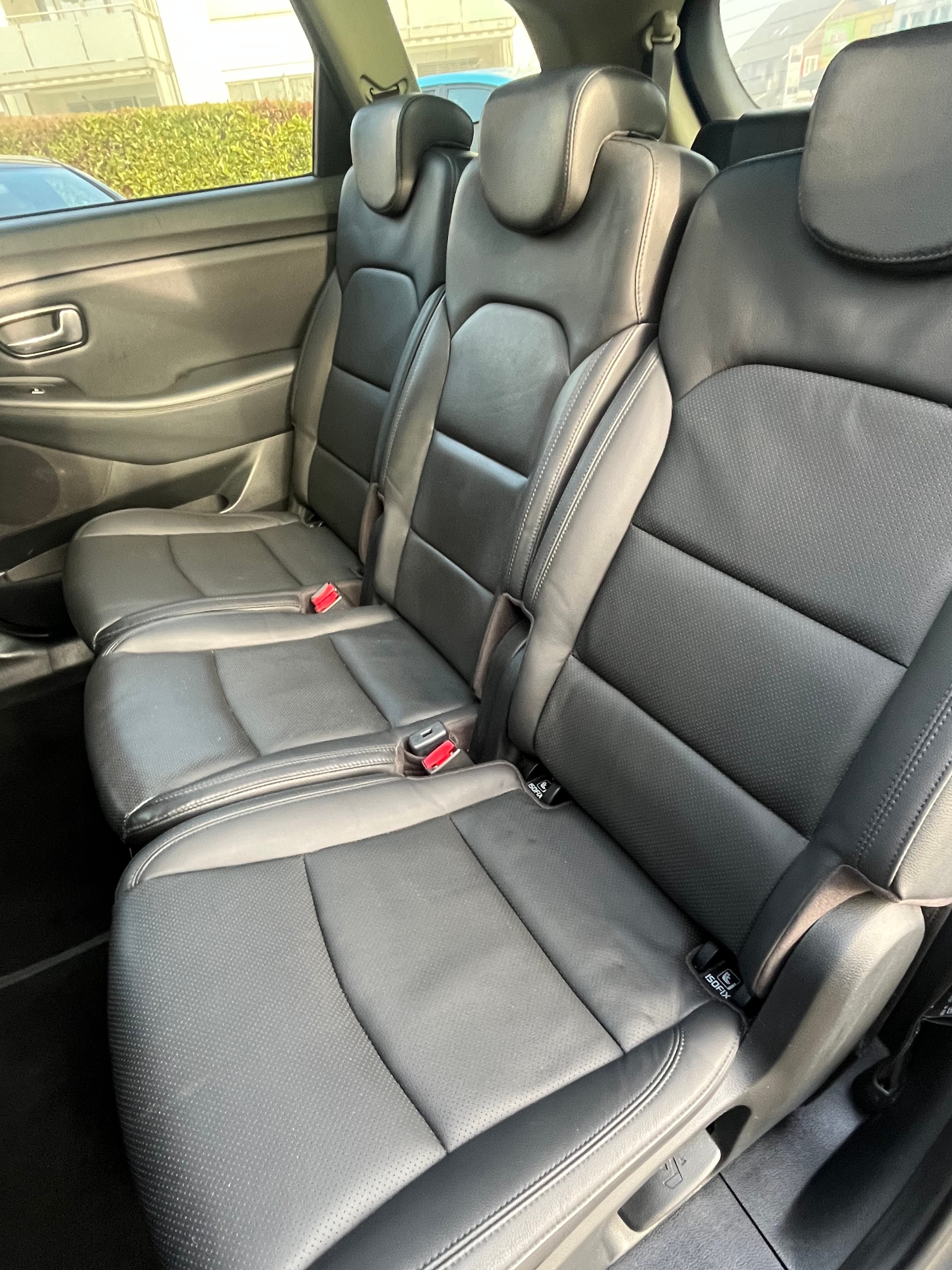 KIA Carens 1.7 CRDi Swiss Eco Edition DCT-image-8