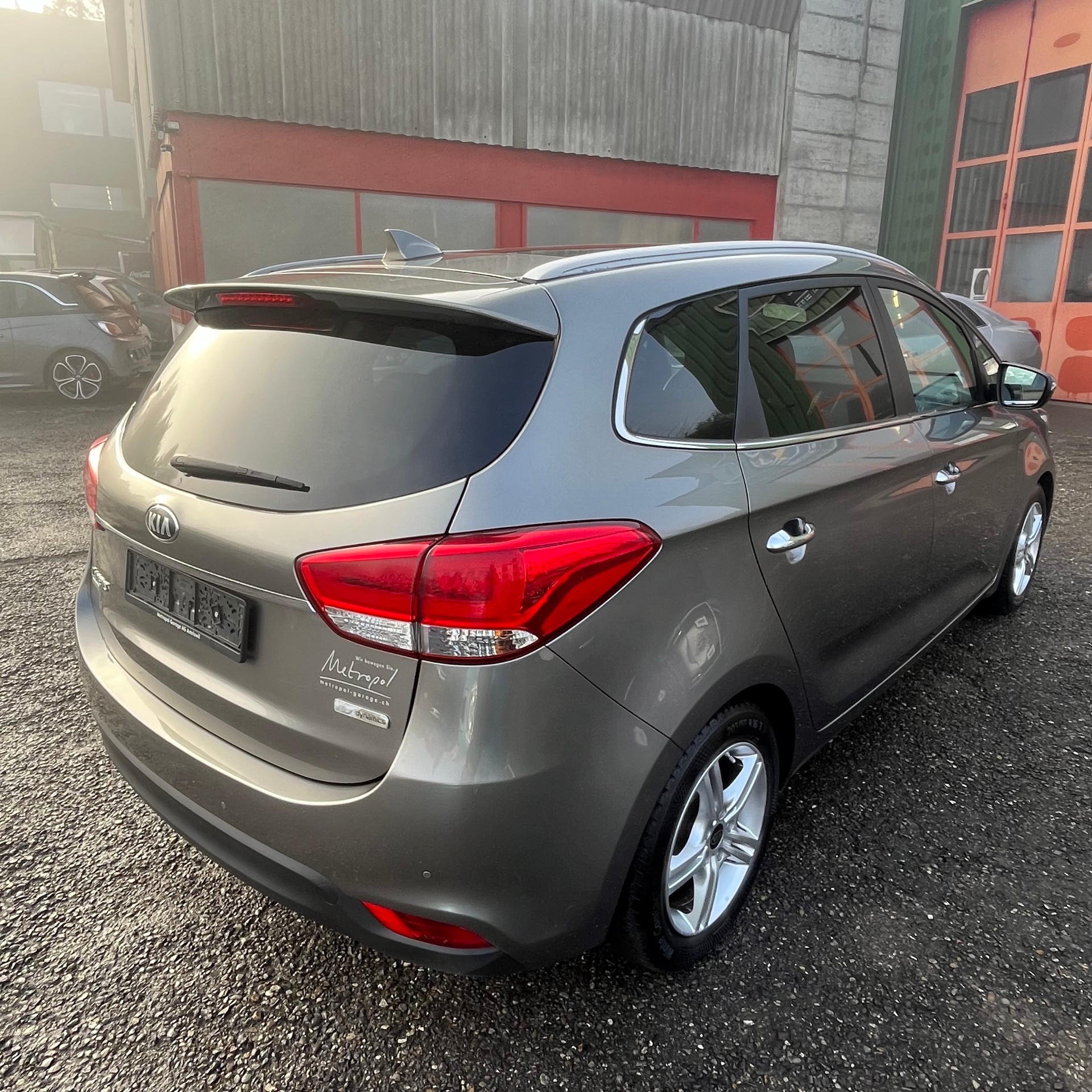 KIA Carens 1.7 CRDi Swiss Eco Edition DCT-image-3