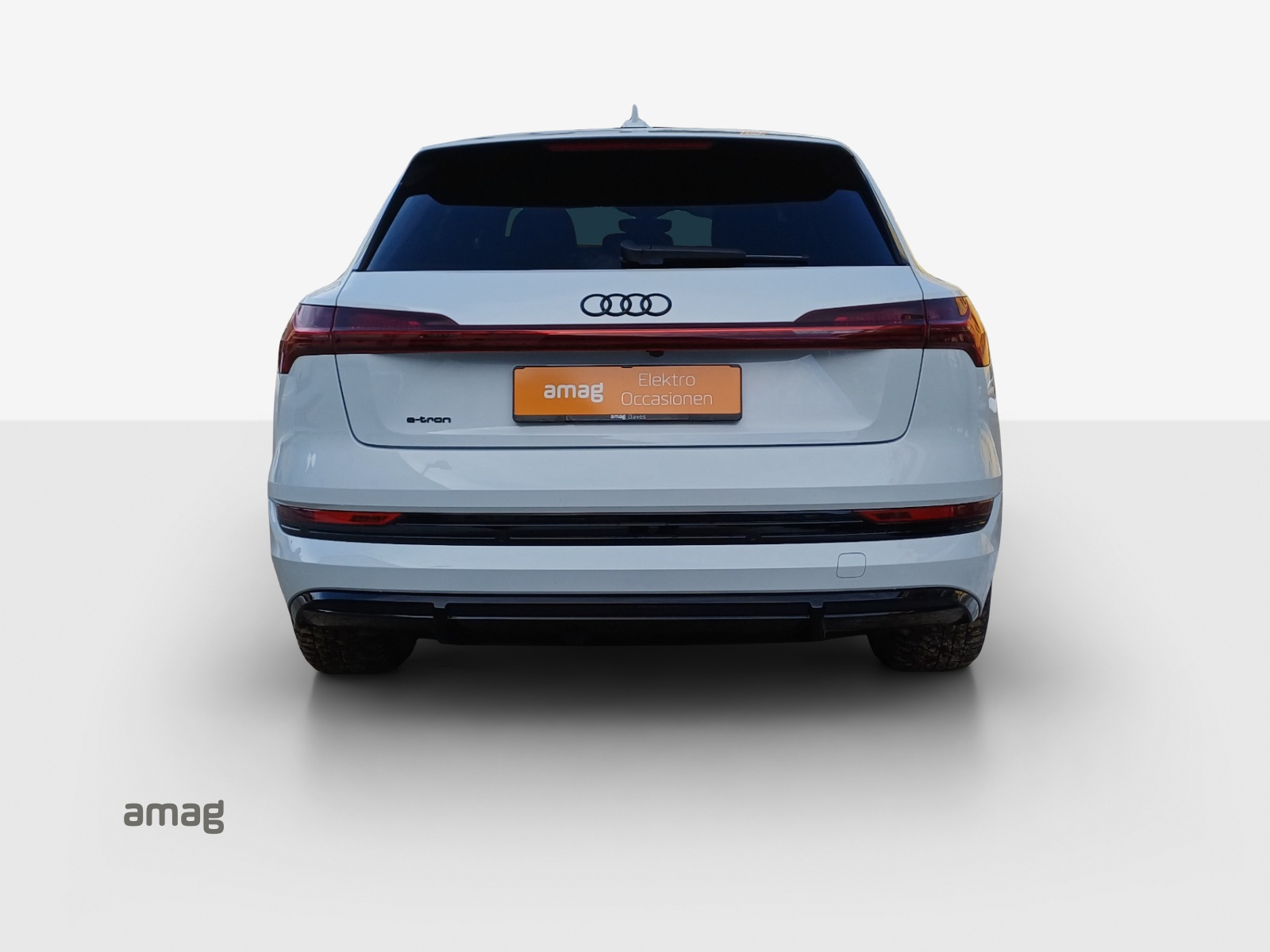 AUDI e-tron 55 S Line Black Edition quattro-showroom-element-3