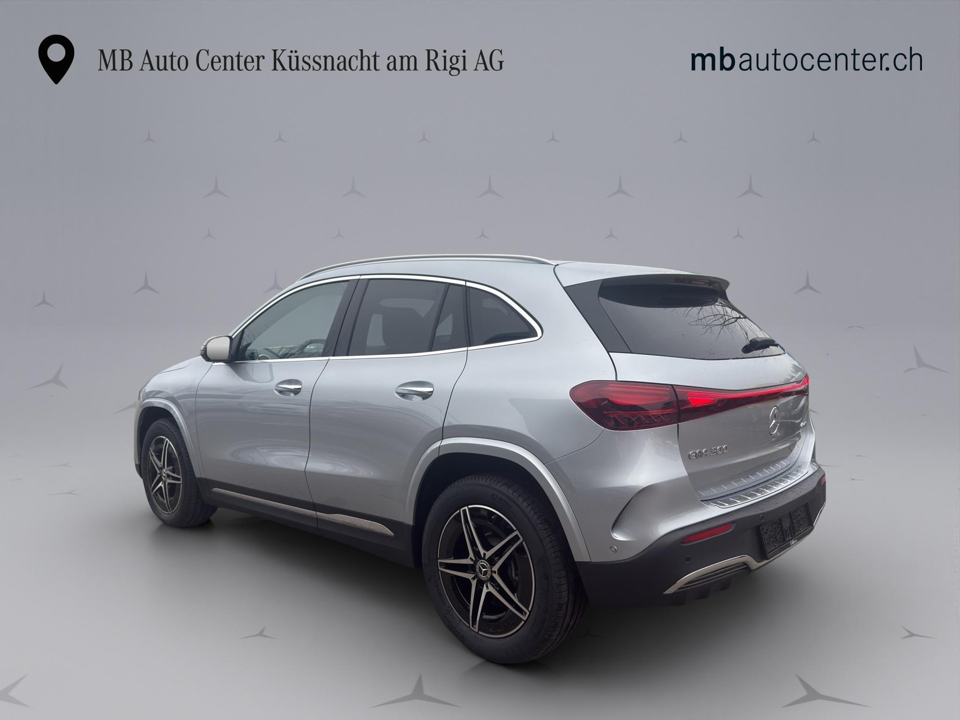 MERCEDES-BENZ EQA 300 AMG Line 4matic-showroom-element-3