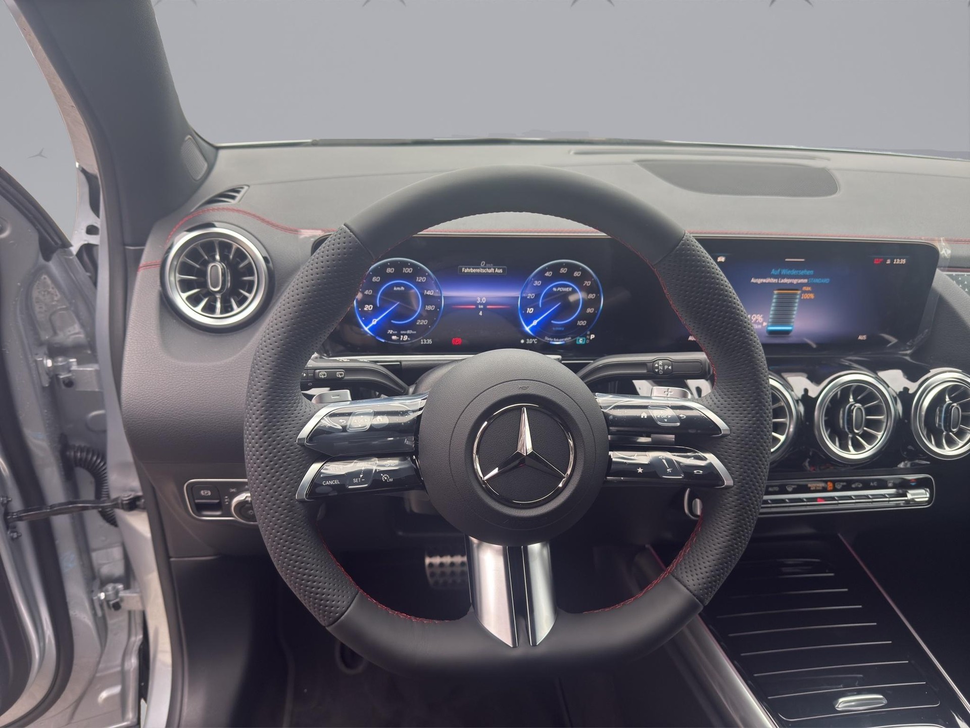MERCEDES-BENZ EQA 300 AMG Line 4matic-image-9