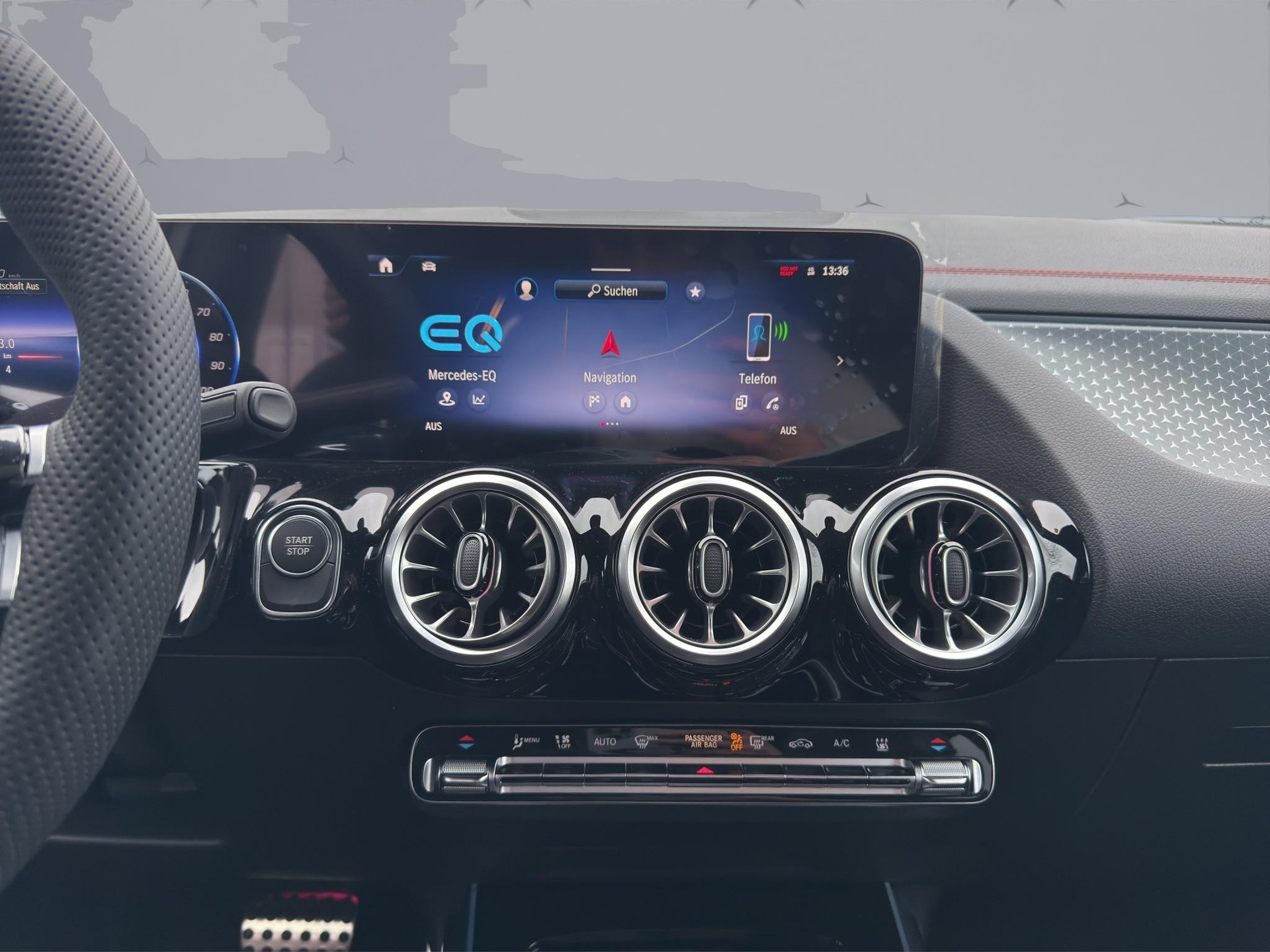 MERCEDES-BENZ EQA 300 AMG Line 4matic-image-12