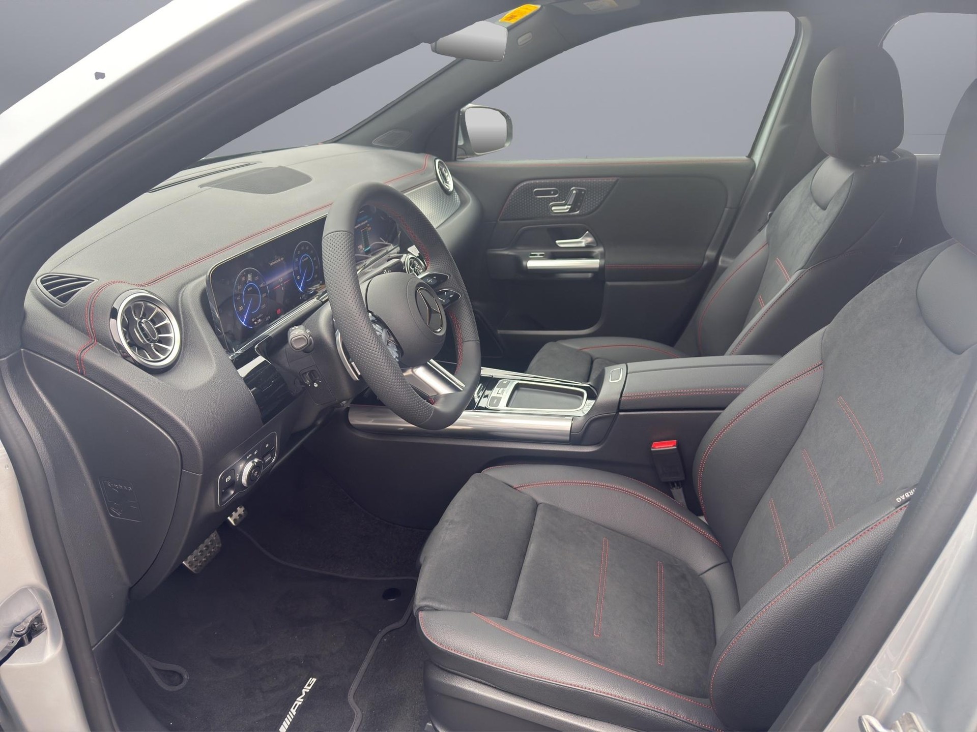 MERCEDES-BENZ EQA 300 AMG Line 4matic-image-8