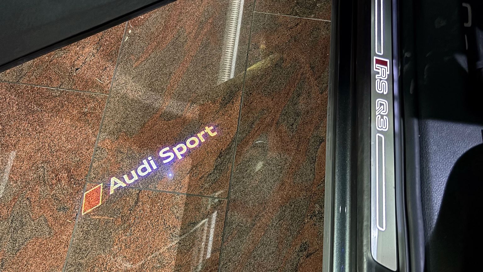 AUDI RS Q3 SB 2.5 TFSI quattro S-tronic-image-4