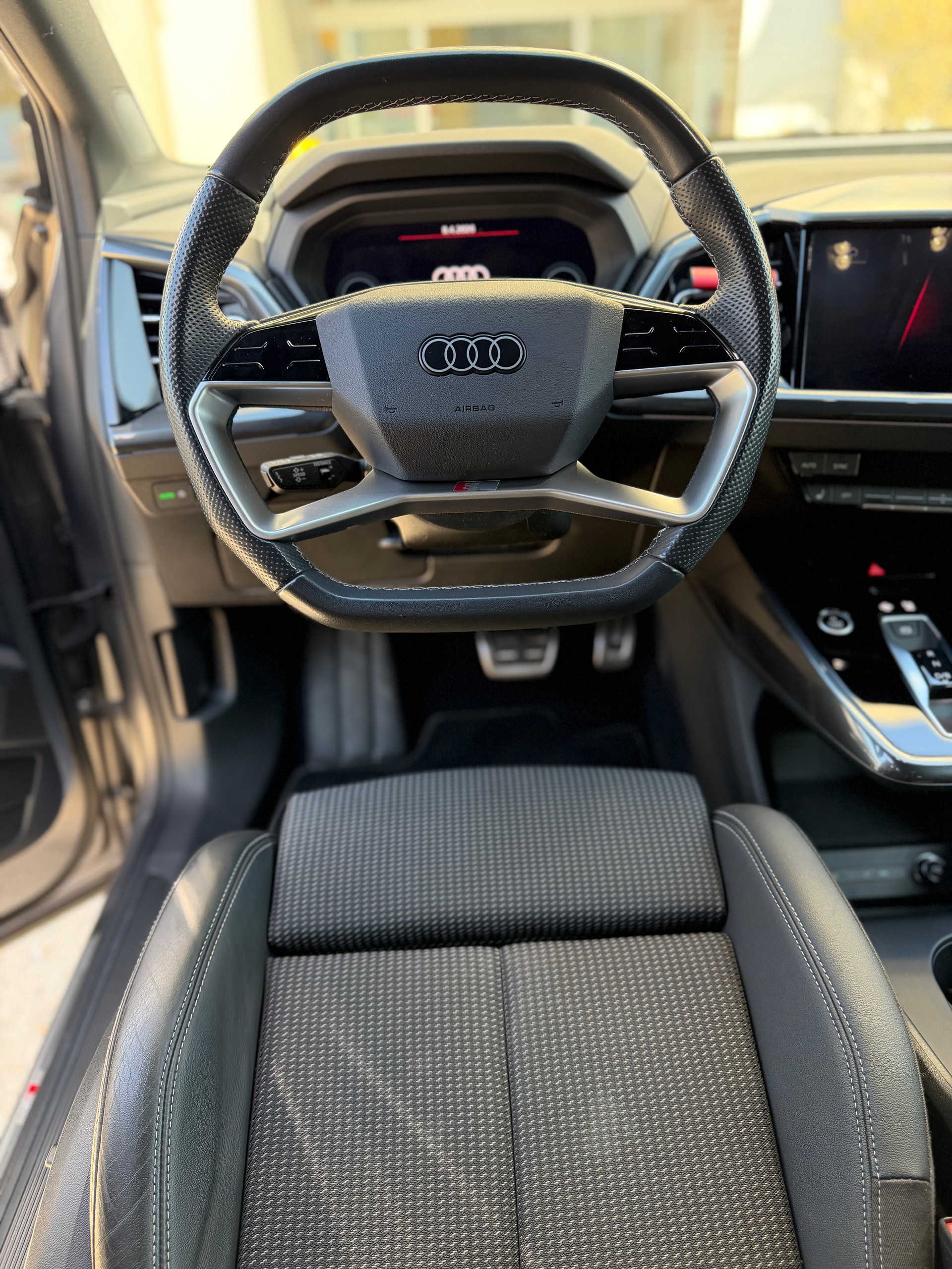 AUDI Q4 e-tron 40-image-4