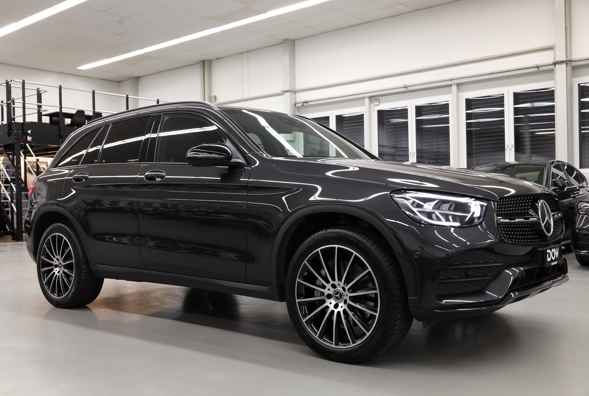 MERCEDES-BENZ GLC 300 de AMG Line 4m-showroom-element-1