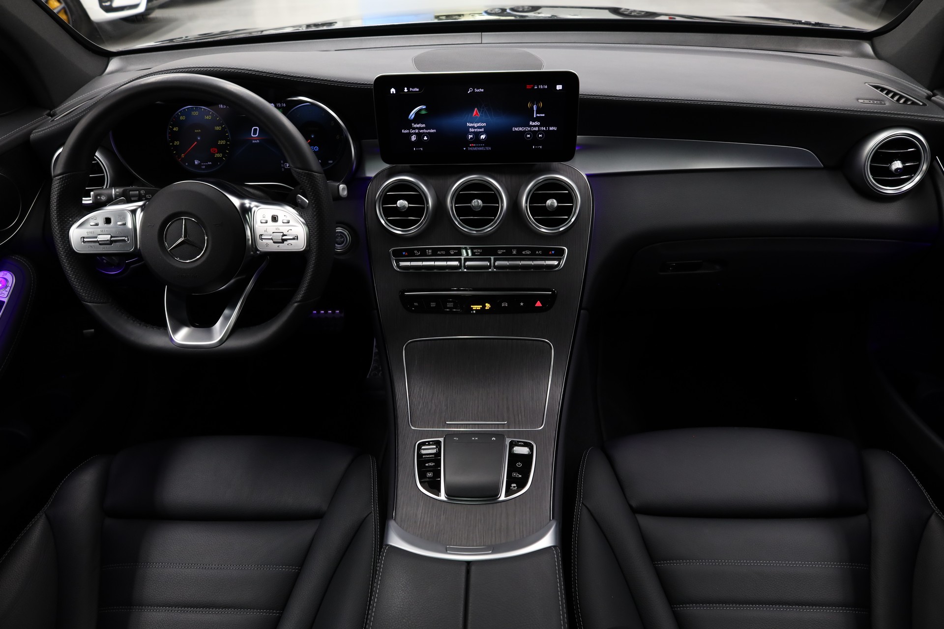 MERCEDES-BENZ GLC 300 de AMG Line 4m-image-11