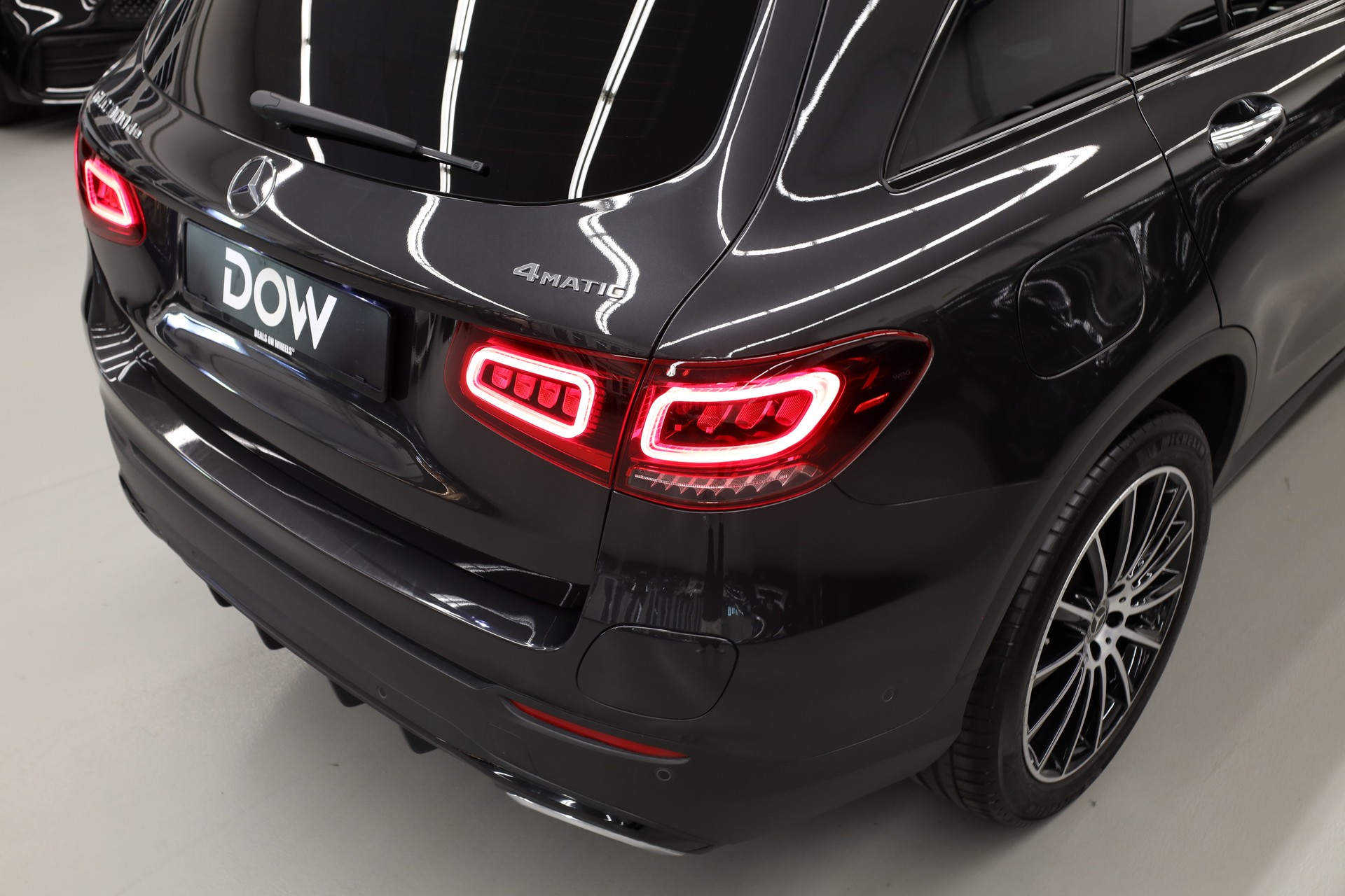 MERCEDES-BENZ GLC 300 de AMG Line 4m-image-8