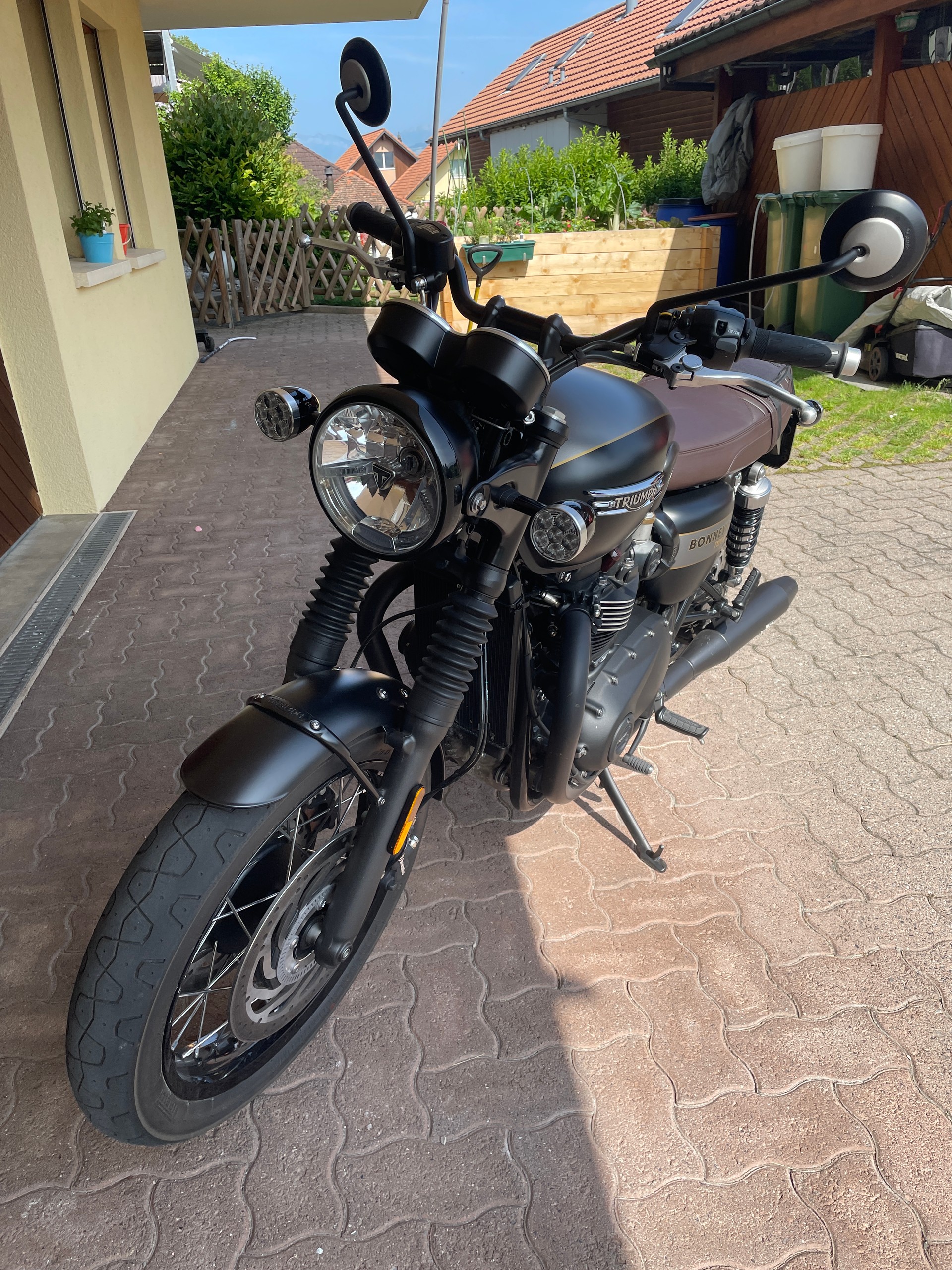 TRIUMPH Bonneville T120 Special Edition-image-2