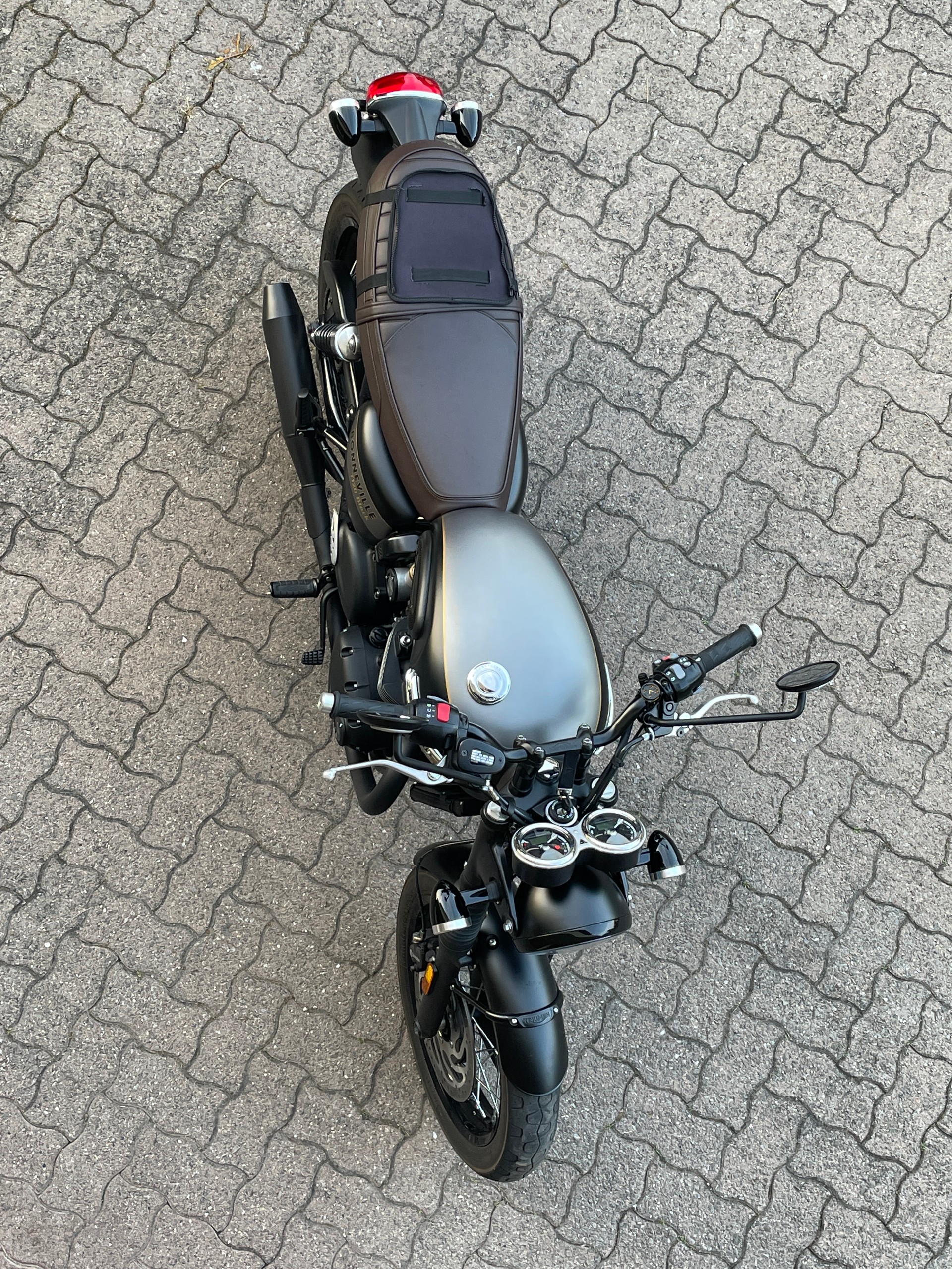 TRIUMPH Bonneville T120 Special Edition-image-1