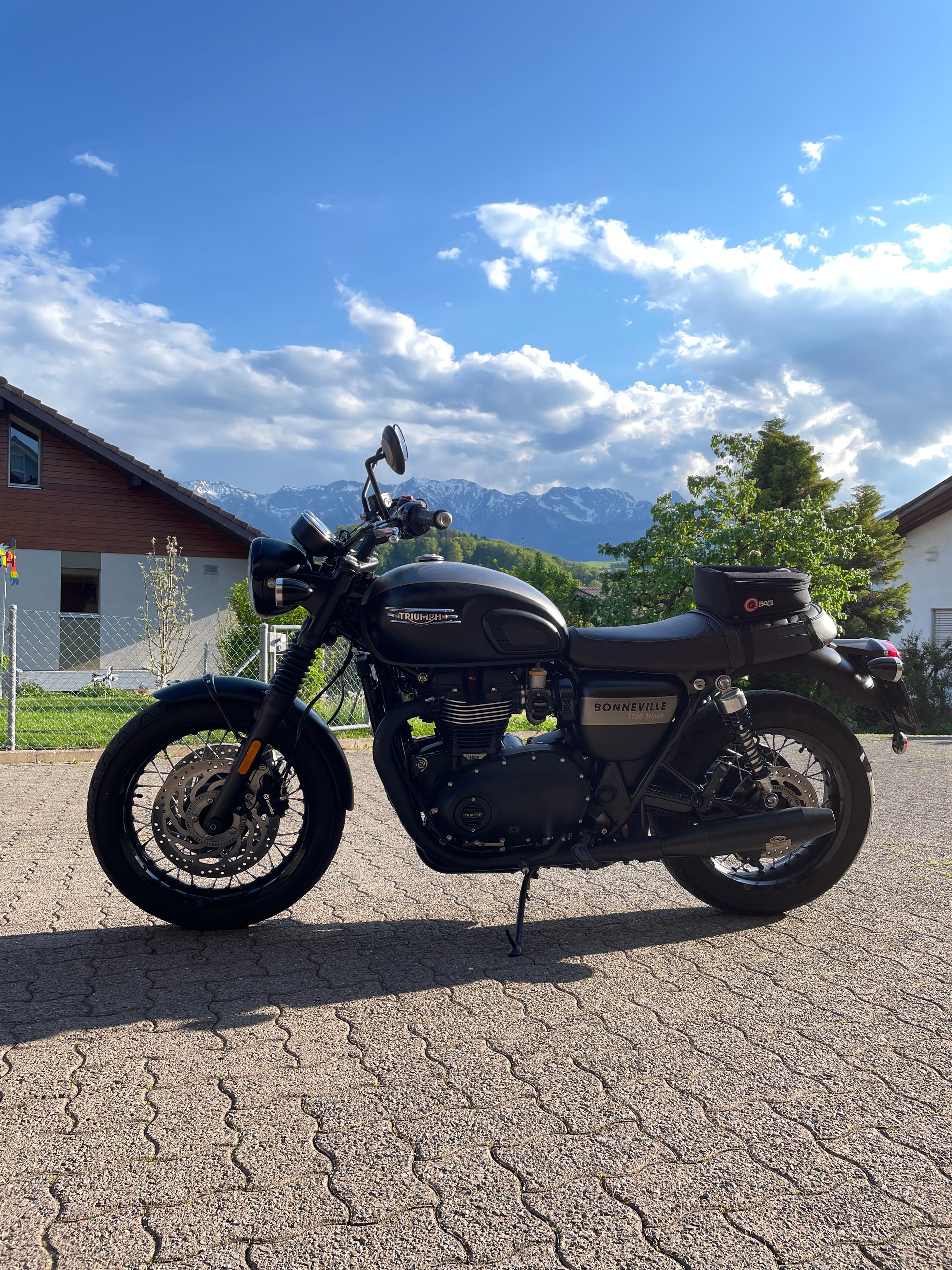 TRIUMPH Bonneville T120 Special Edition-image-0