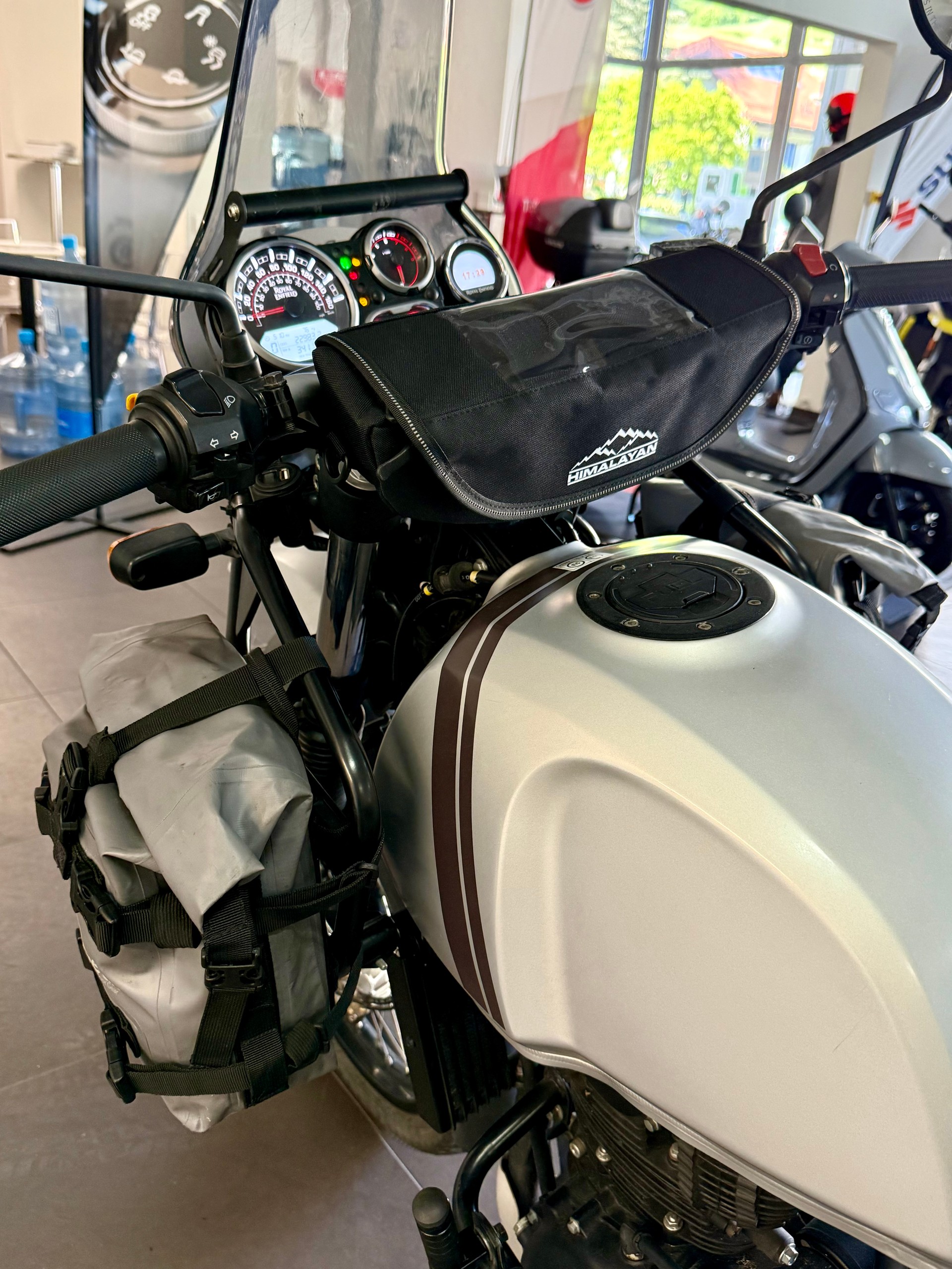 ROYAL ENFIELD Himalayan-image-1