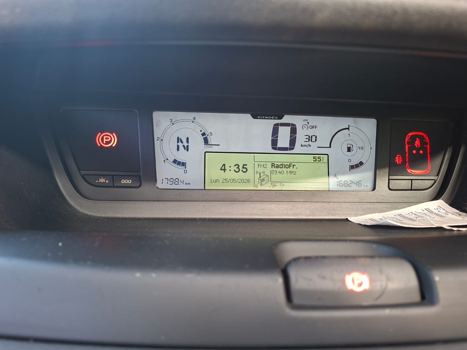 CITROEN Grand C4 Picasso 1.6 HDI 16V Attraction EGS6-image-8