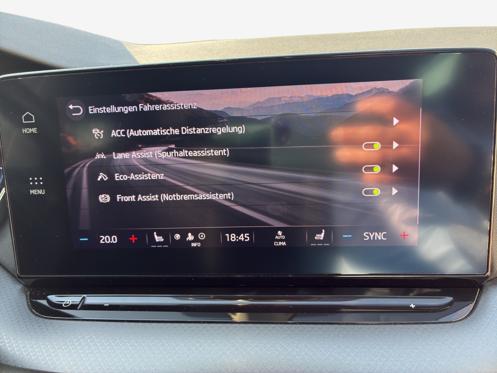 SKODA Octavia Combi 2.0 TDI DSG Ambition-image-13