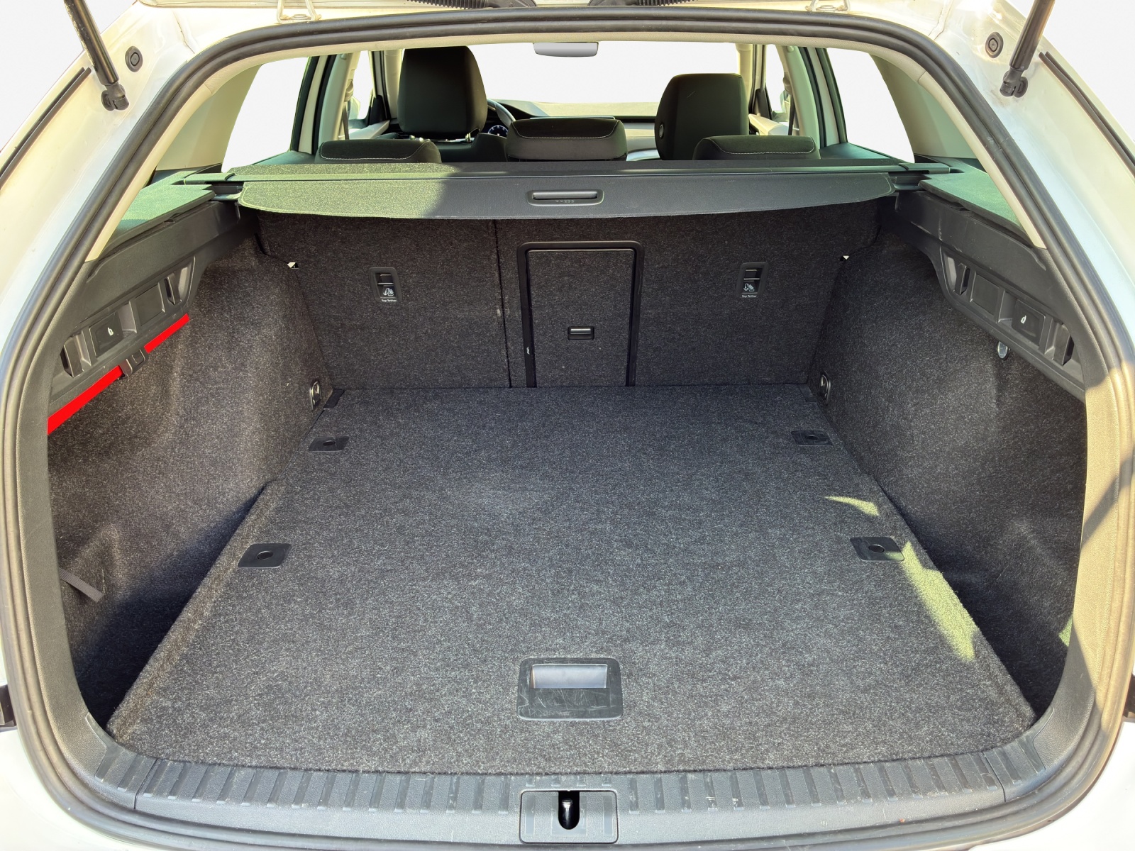 SKODA Octavia Combi 2.0 TDI DSG Ambition-image-12