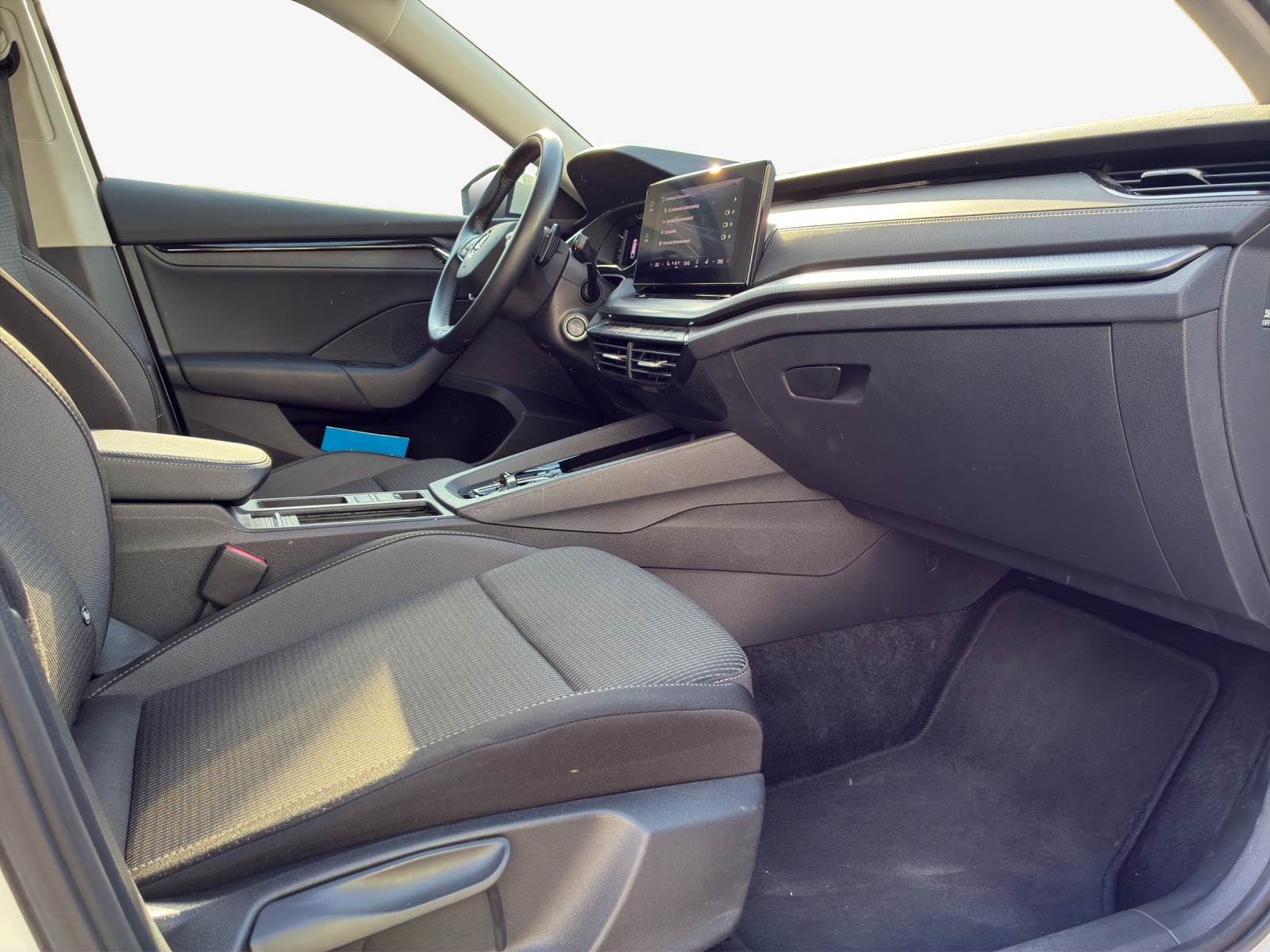 SKODA Octavia Combi 2.0 TDI DSG Ambition-image-14