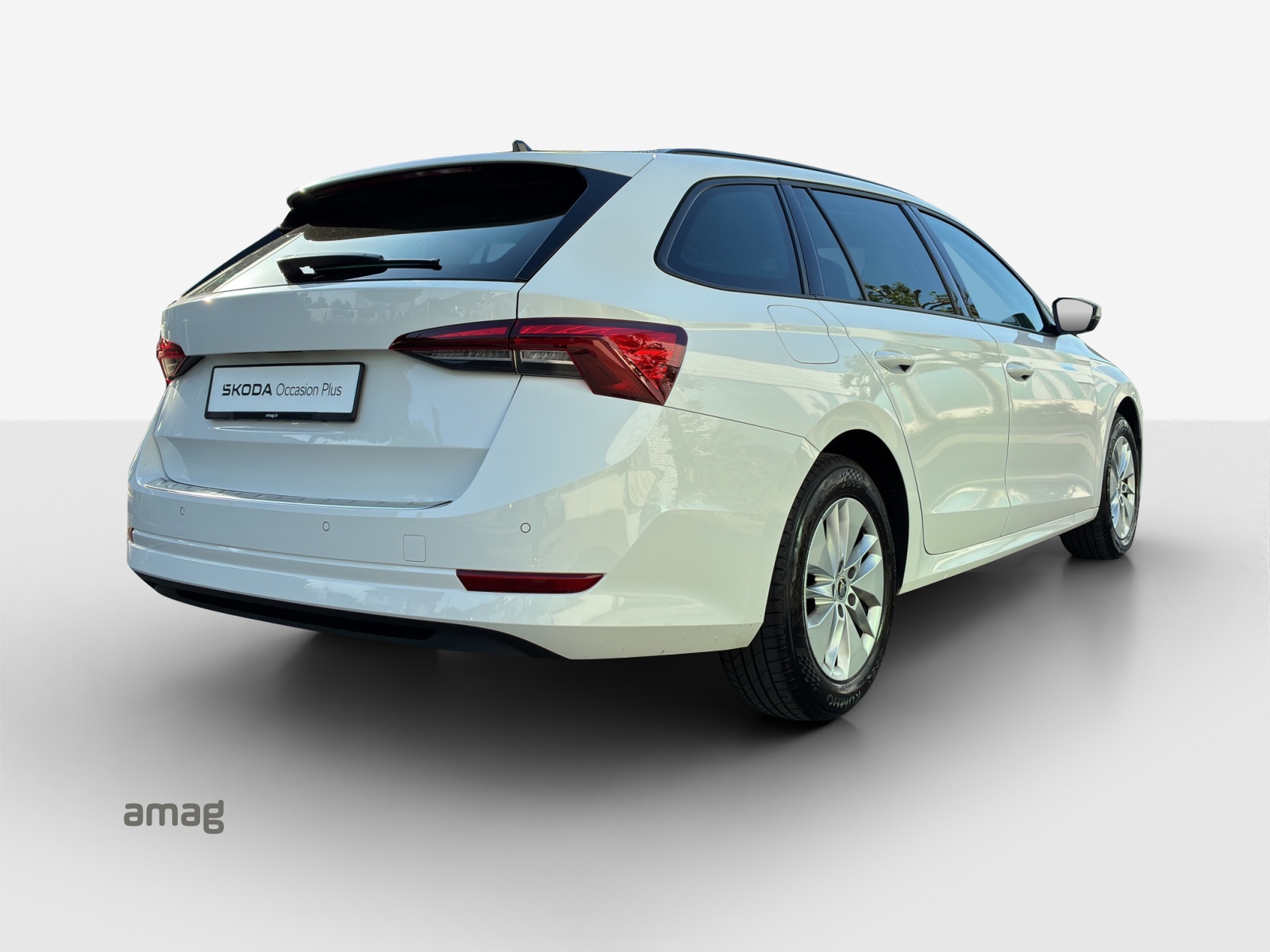 SKODA Octavia Combi 2.0 TDI DSG Ambition-image-4