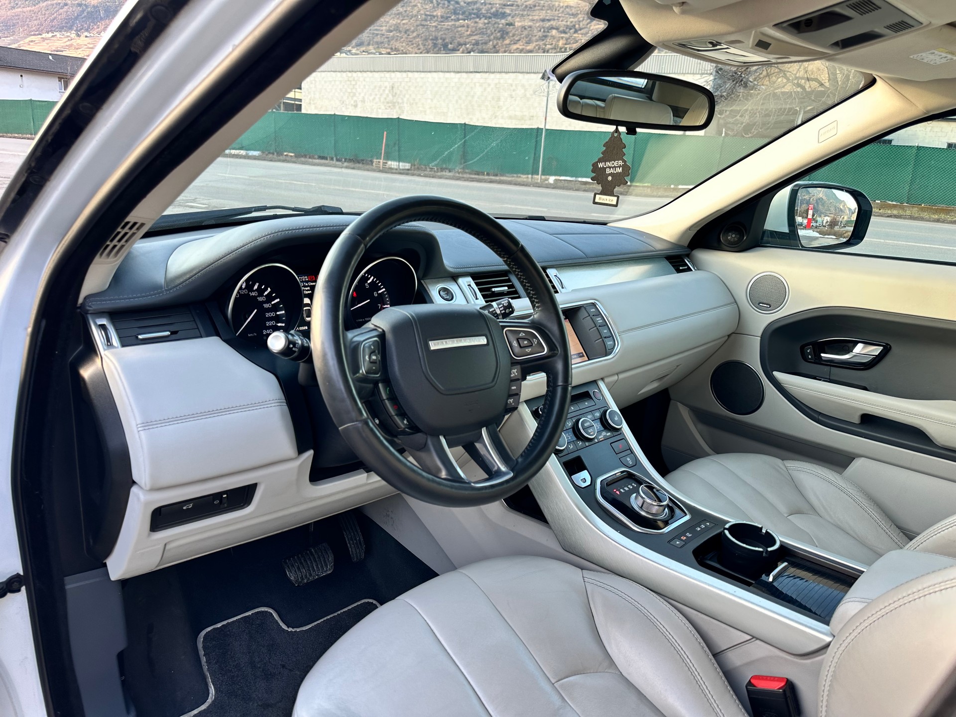 LAND ROVER Range Rover Evoque 2.0 Si4 Prestige AT6-image-9