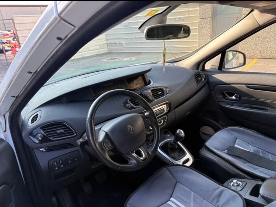 RENAULT Scénic 1.2 16V Turbo Bose-image-5