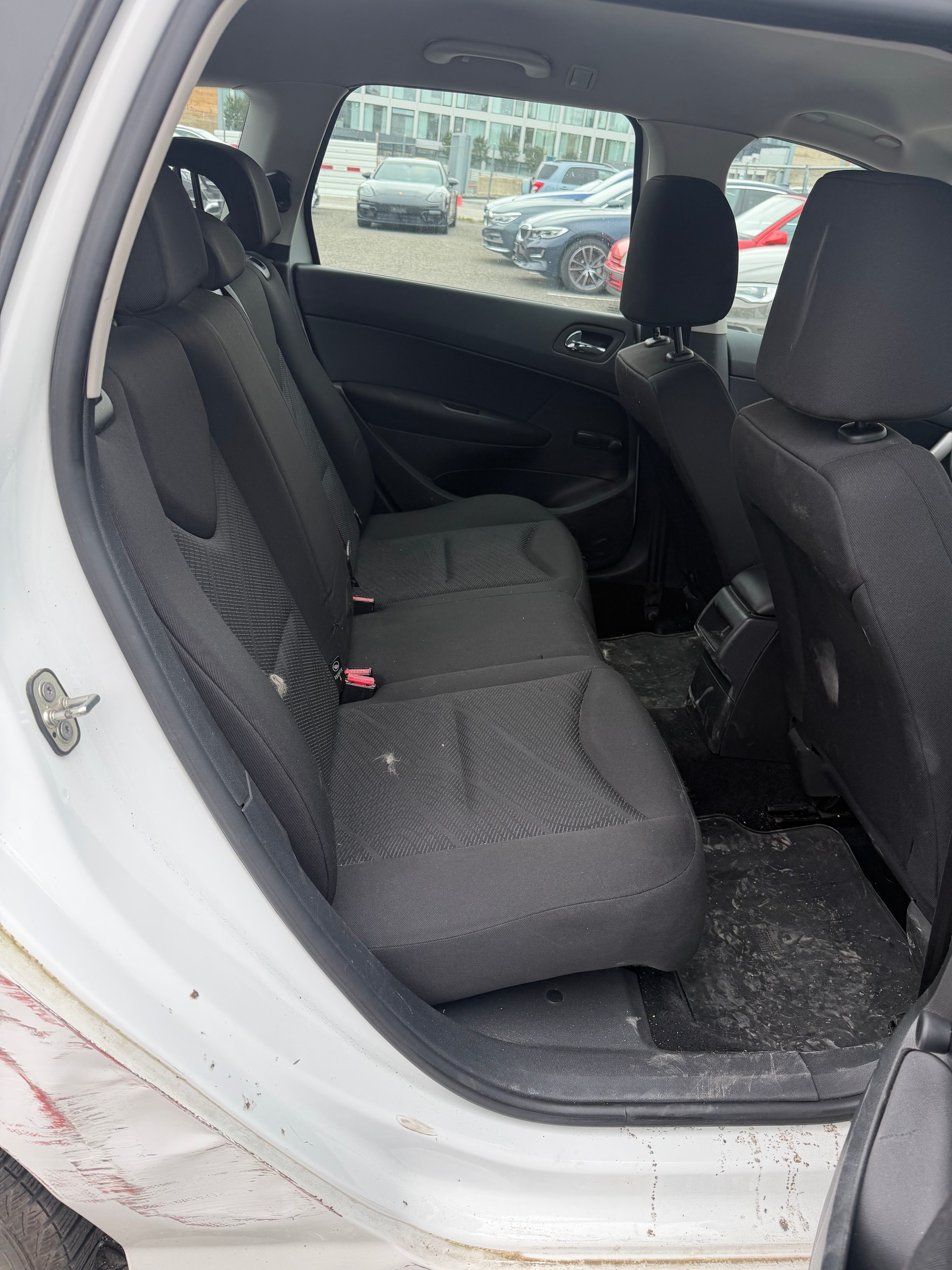 PEUGEOT 308 SW 1.6 HDI Business EGS6 - Export-image-11